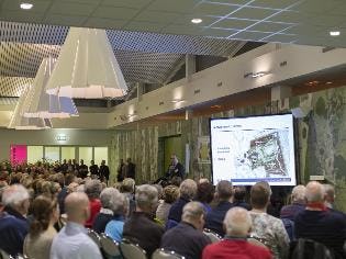 De druk bezochte bijeenkomst over de nieuwe invulling van het voormalig Dierenpark Emmen. Foto Iris Sijbom