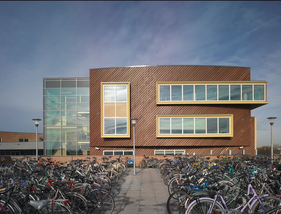 Montaigne Lyceum in Ypenburg, Den Haag door RAU