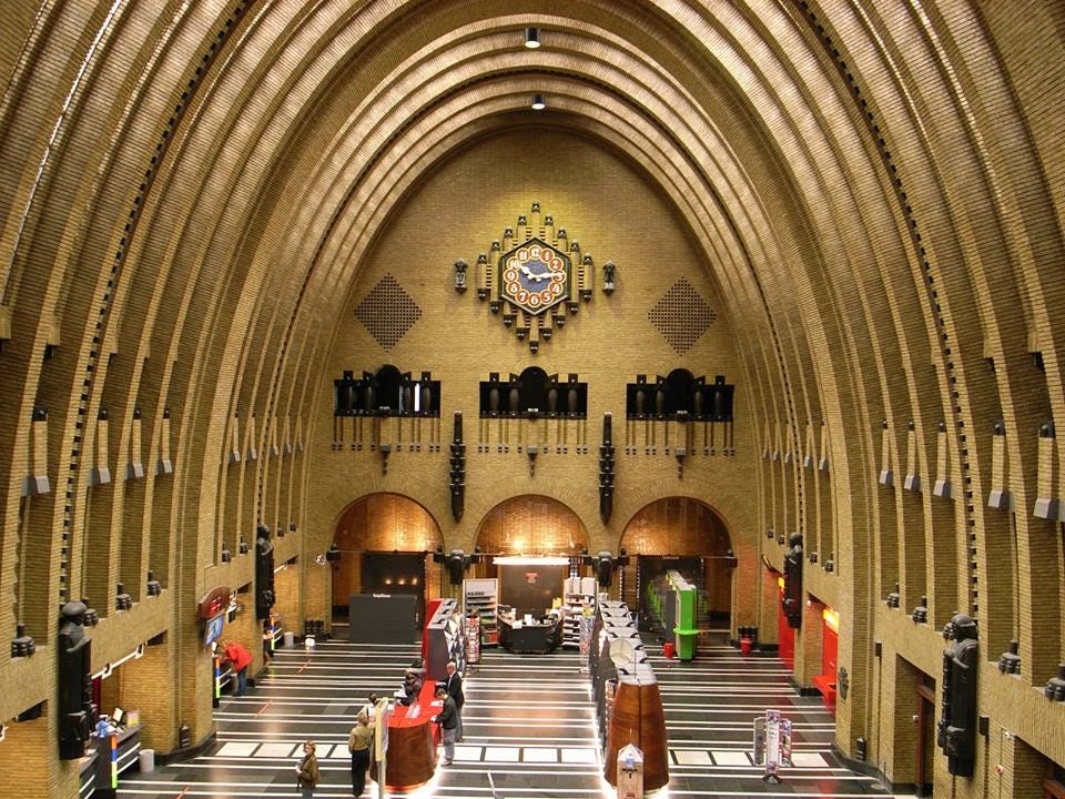 Voormalig postkantoor Neude opent haar deuren als bibliotheek