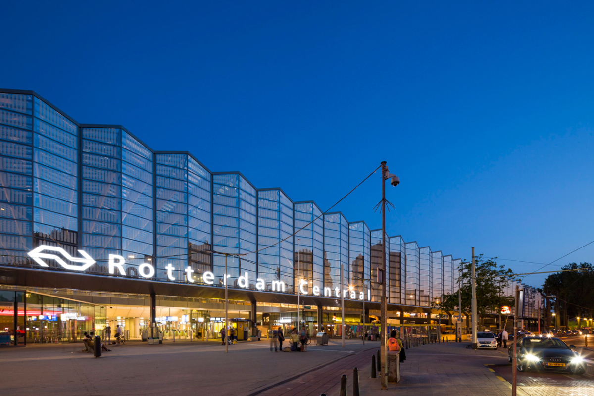 Foto's Benthem Crouwel. Fotograaf Jannes Linders en Skeyes (luchtfoto's)