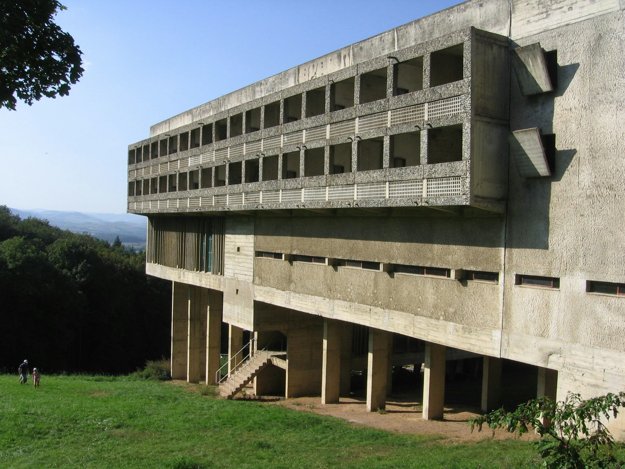 Couvent Sainte-Marie de la Tourette door Le Corbusier