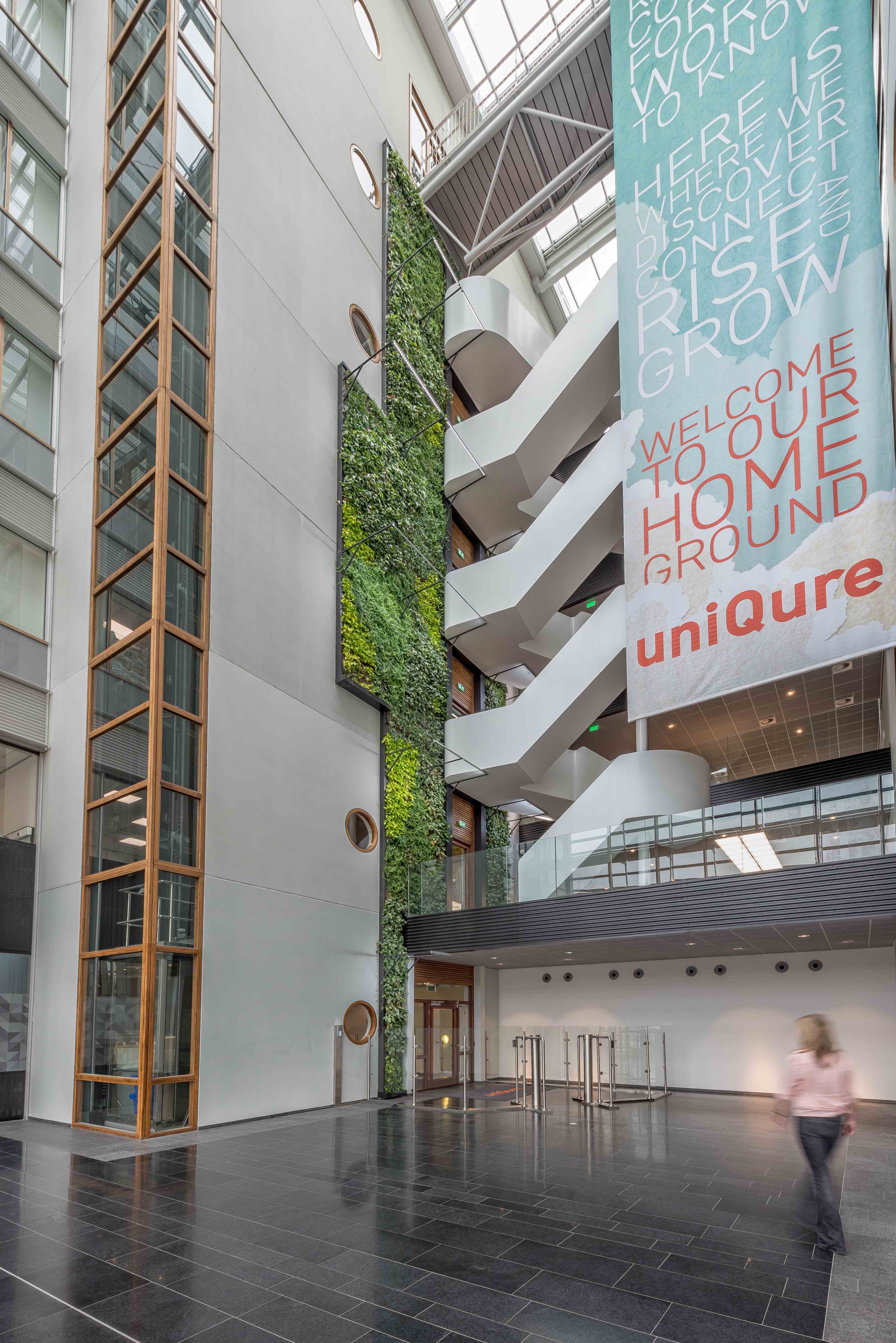 Green Wall & DNA stairs. Fotografie: Nikolas Margaritis