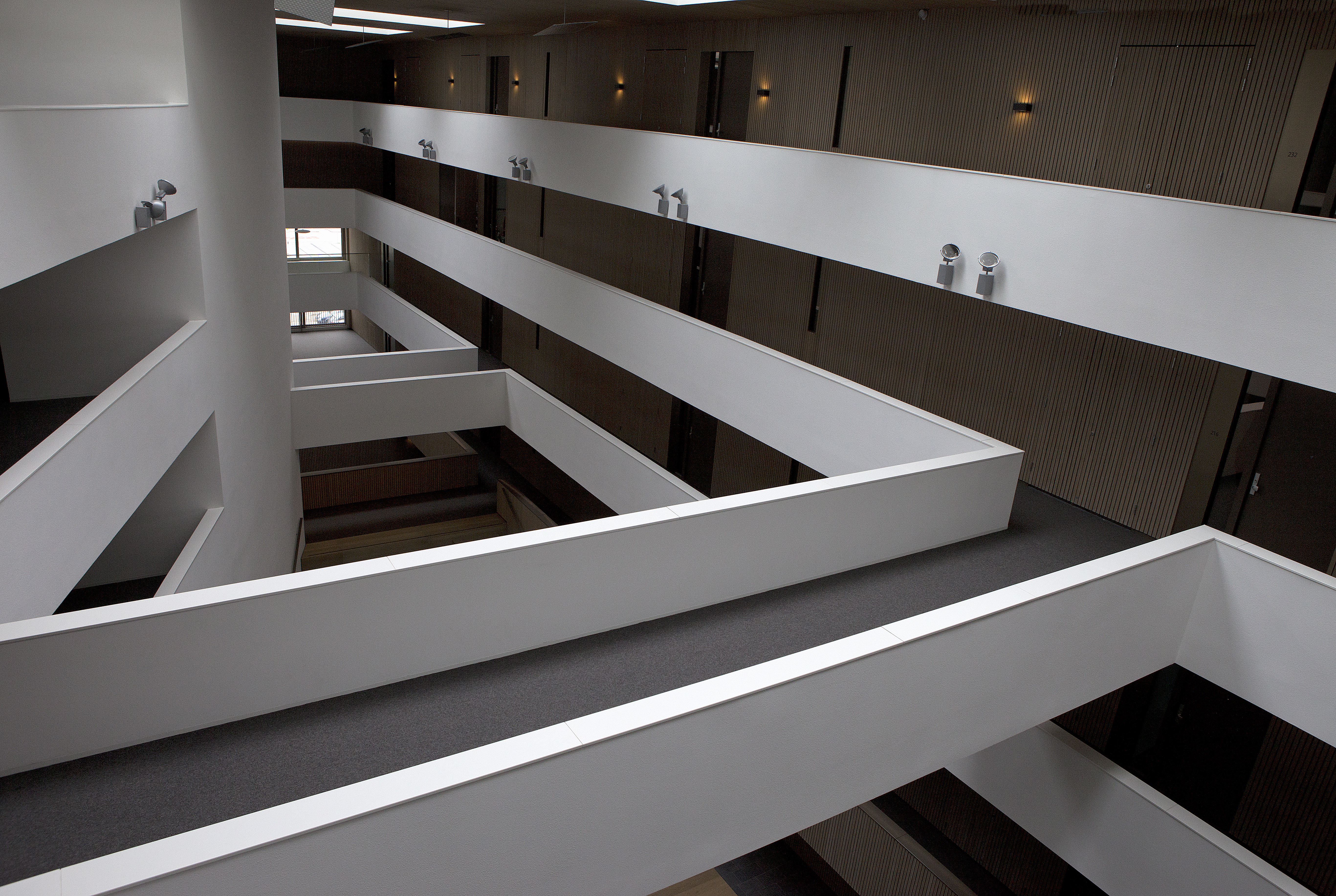 Forum Reeshof in Tilburg, een ontwerp van Peter Keijsers (Bedaux de Brouwer Architecten) en Walter van der Hamsvoord (De Architectenwerkgroep Tilburg)