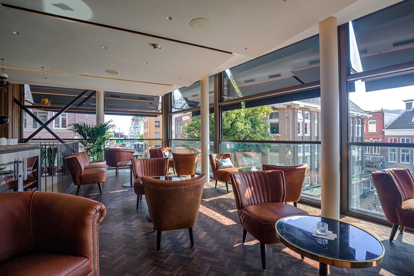 MethermoXL verticaal schuivende ramen voor koffie- en wijnbar Cappuvino - Fotograaf Ard Bodewes