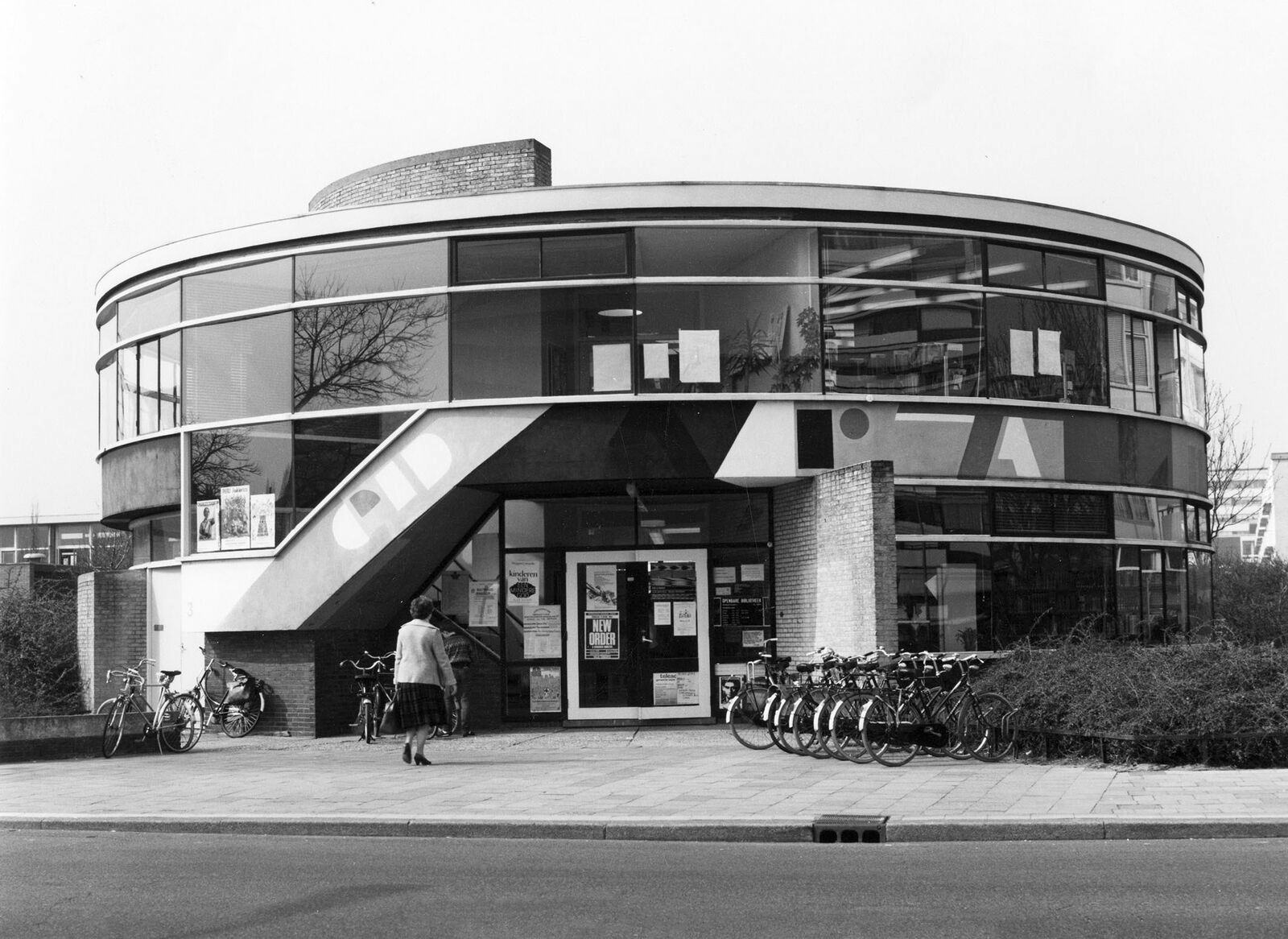 Openbare Leeszaal Kanaleneiland 1982. Foto Het Utrechts Archief