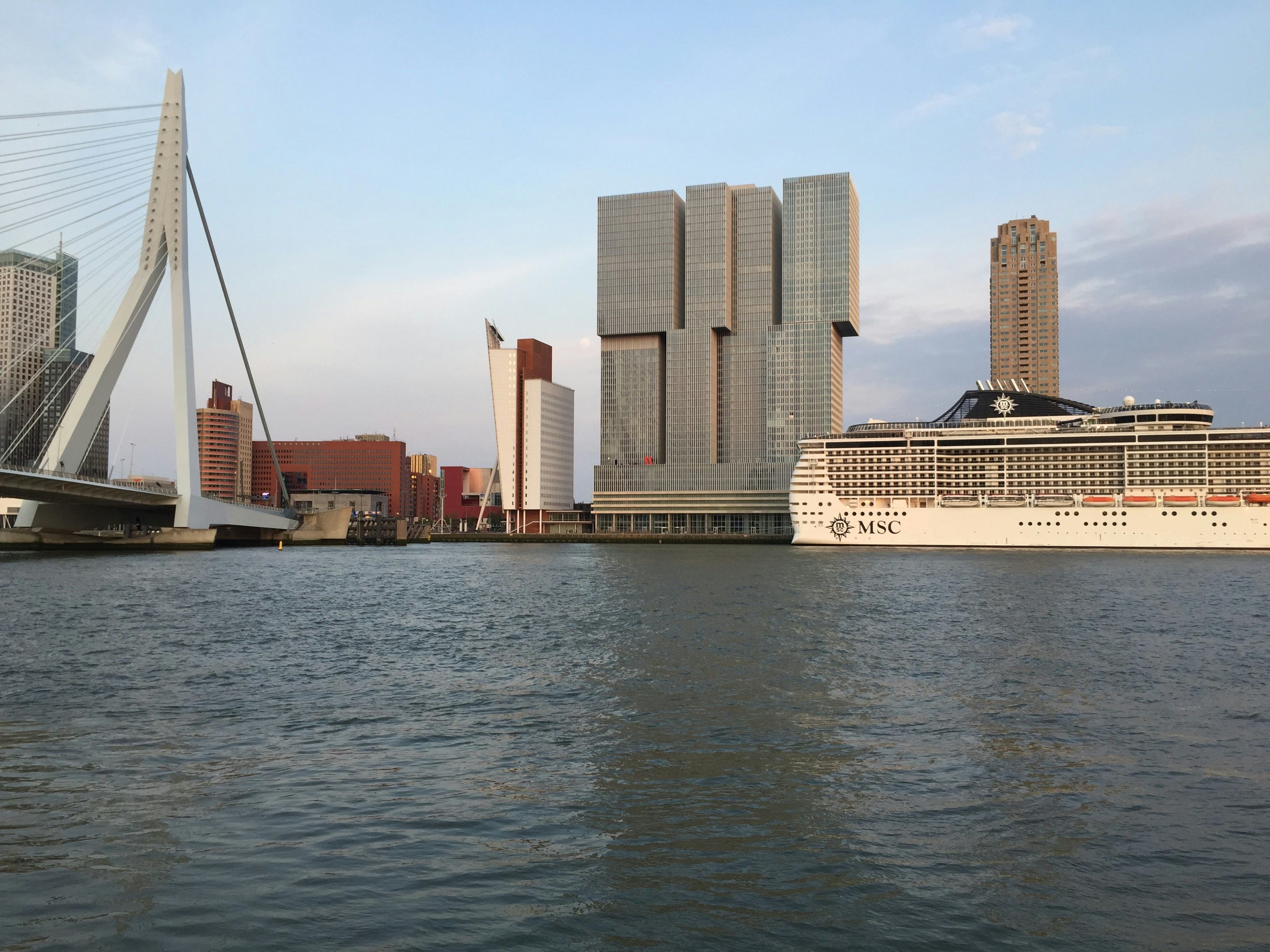 'De Rotterdam' op de Kop van Zuid door OMA