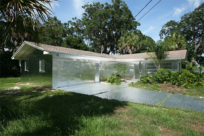 402 Ashland Ave. door Piotr Janowski 