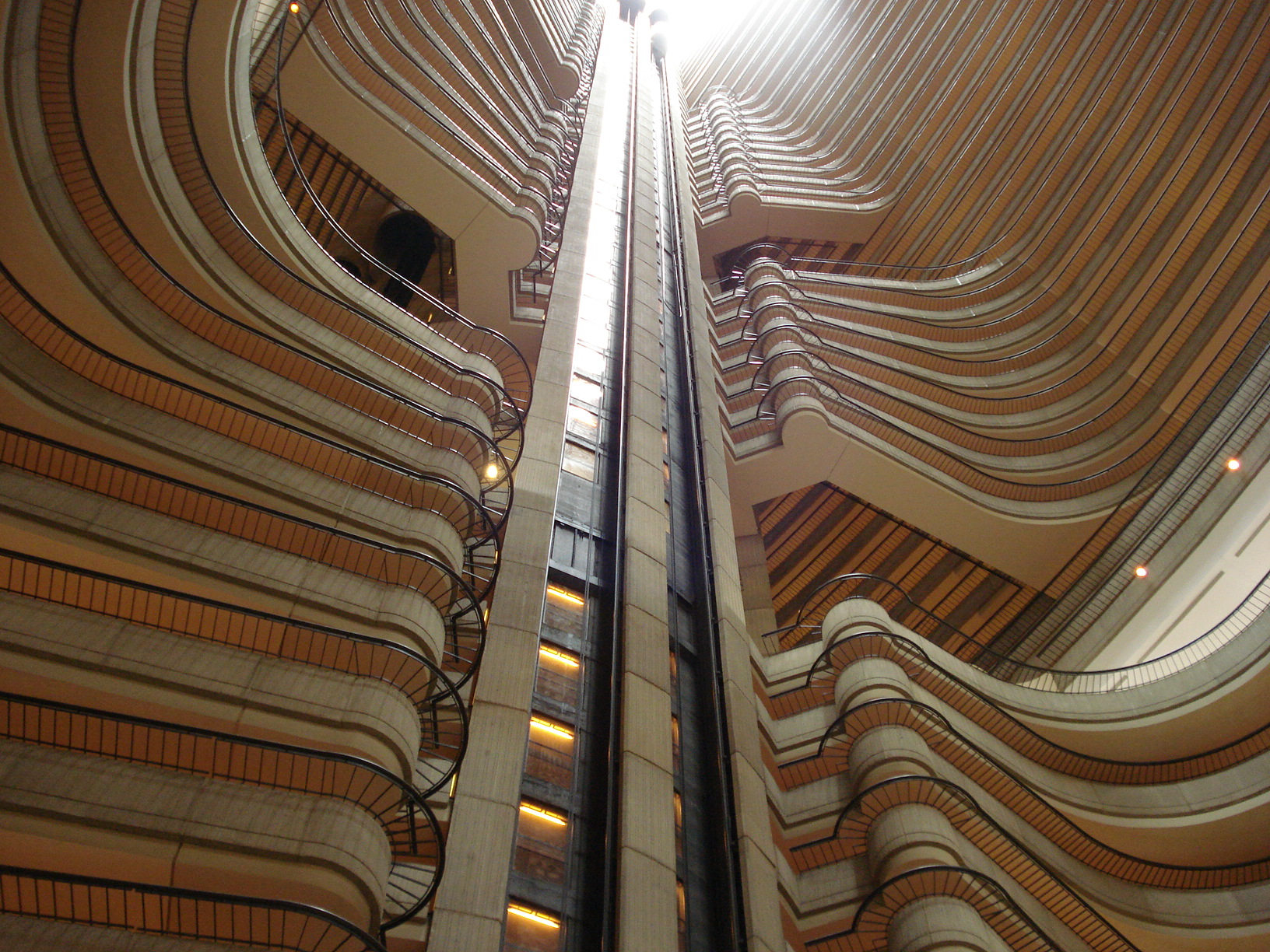 Marriott Marquis Atlanta door John Portman (1985)