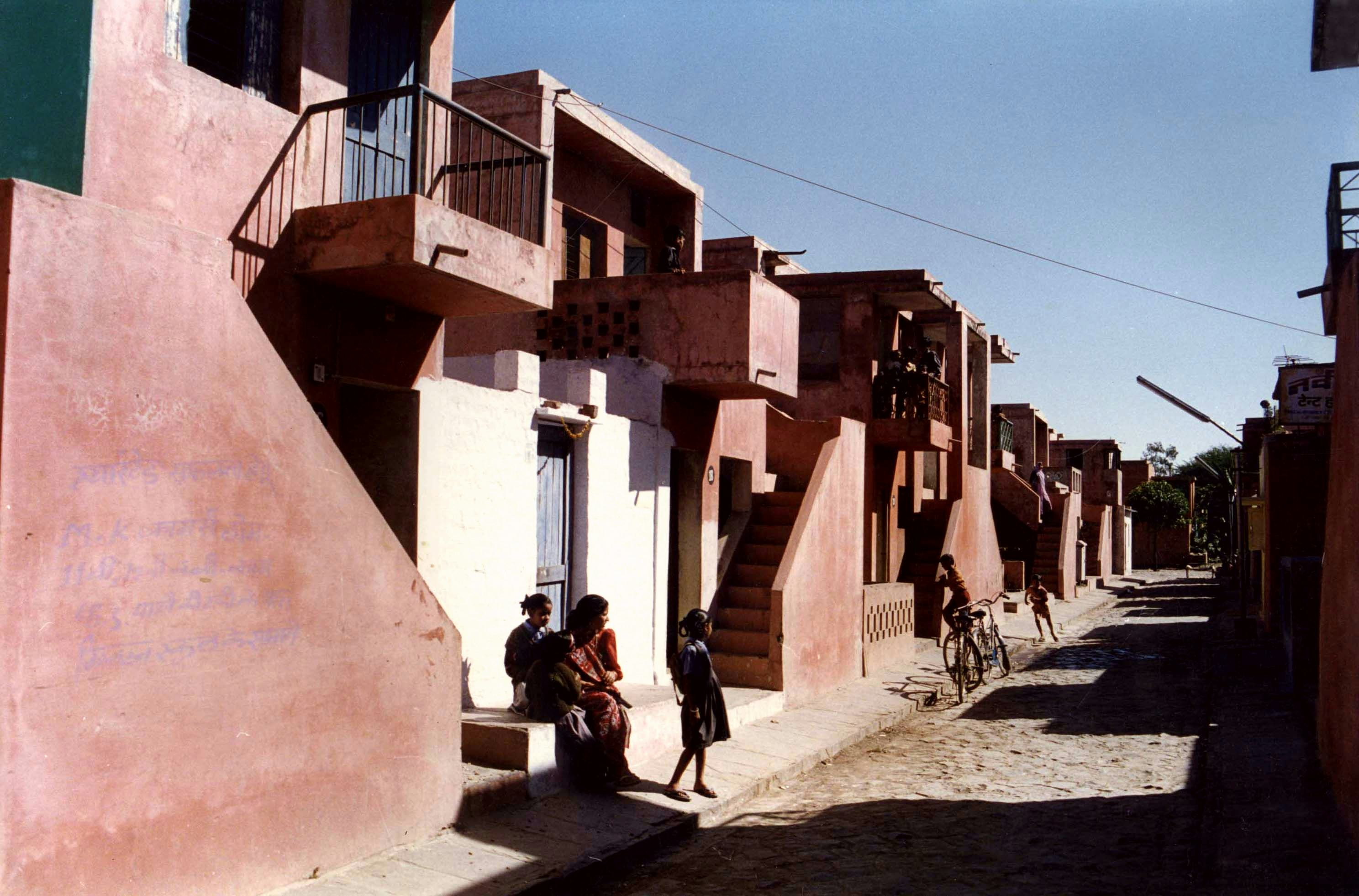 Aranya Community Housing (1989) in Indore door Balkrishna Doshi, winnaar Pritzker Prize 2018, beeld VSF
