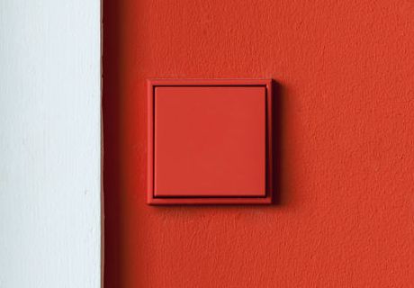 De tijdloze schakelaar LS 990 van JUNG viert tijdens light+building haar 50e verjaardag 