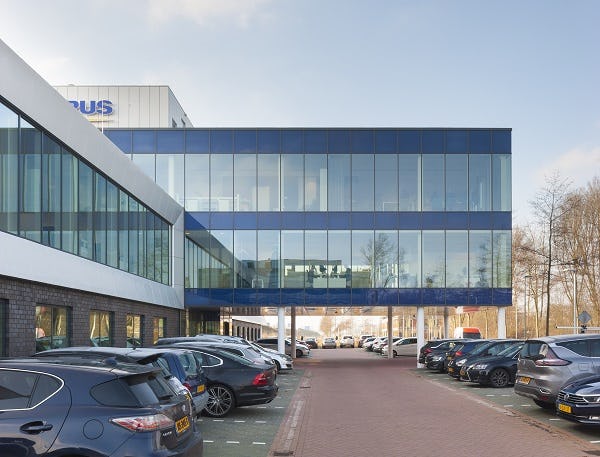 Het nieuwe kantoor van Olympus Nederland is in slechts zes maanden gerealiseerd. Dit is de helft van de gebruikelijke bouwtijd bij een dergelijk project.  Foto: Bohemen BV
