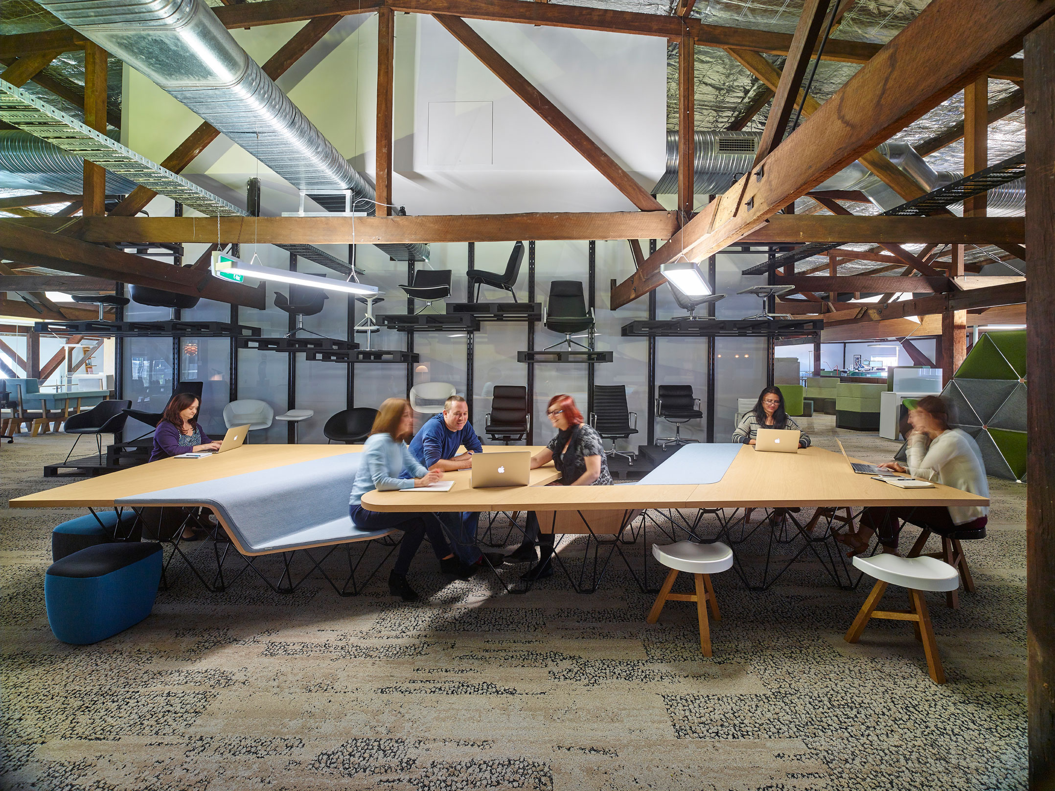 Ooit een experiment, nu is de SitTable een van de meest gewilde meubels uit de collectie. Beeld Tyrone Branigan