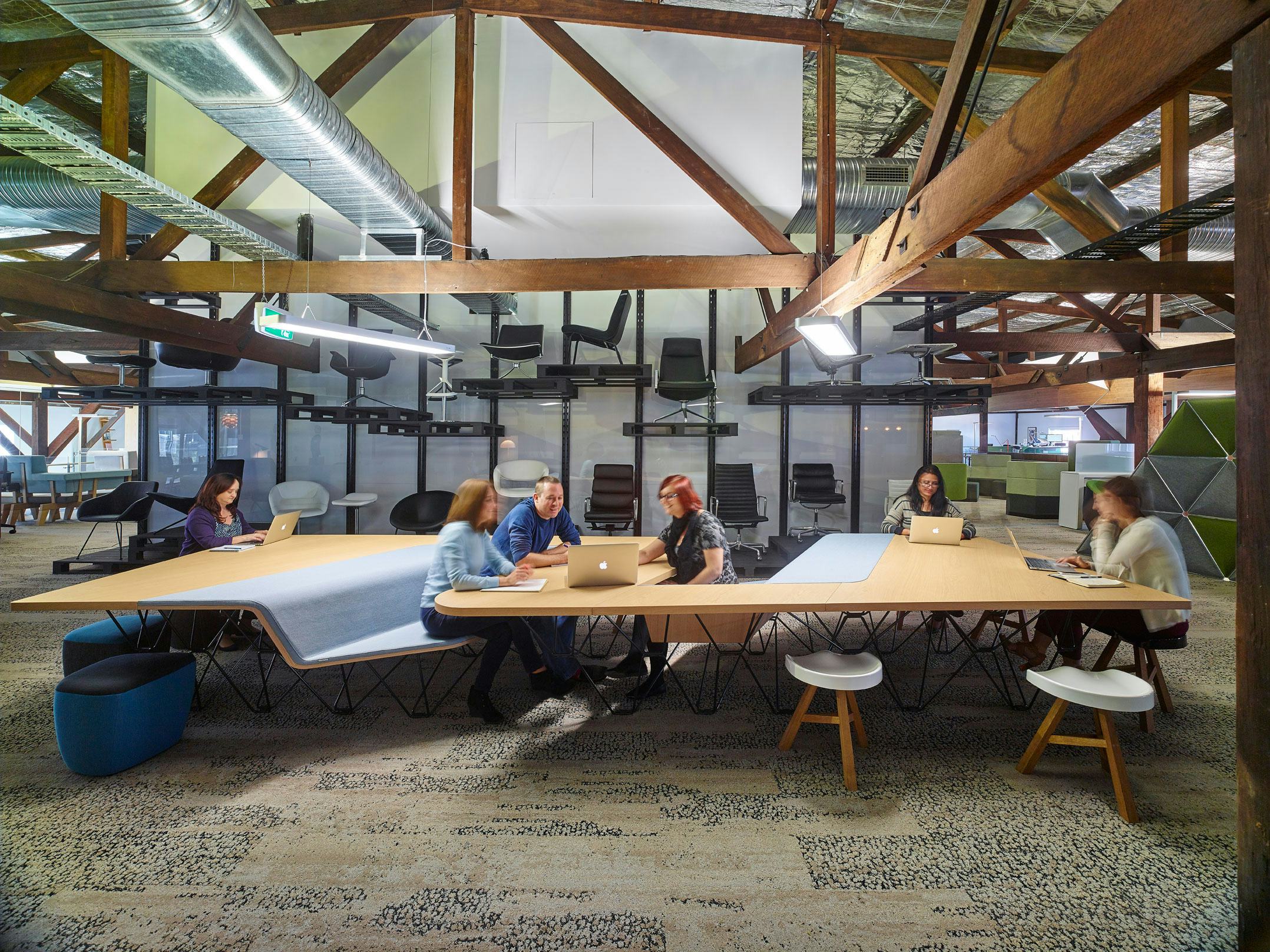 Ooit een experiment, nu is de SitTable een van de meest gewilde meubels uit de collectie. Beeld Tyrone Branigan