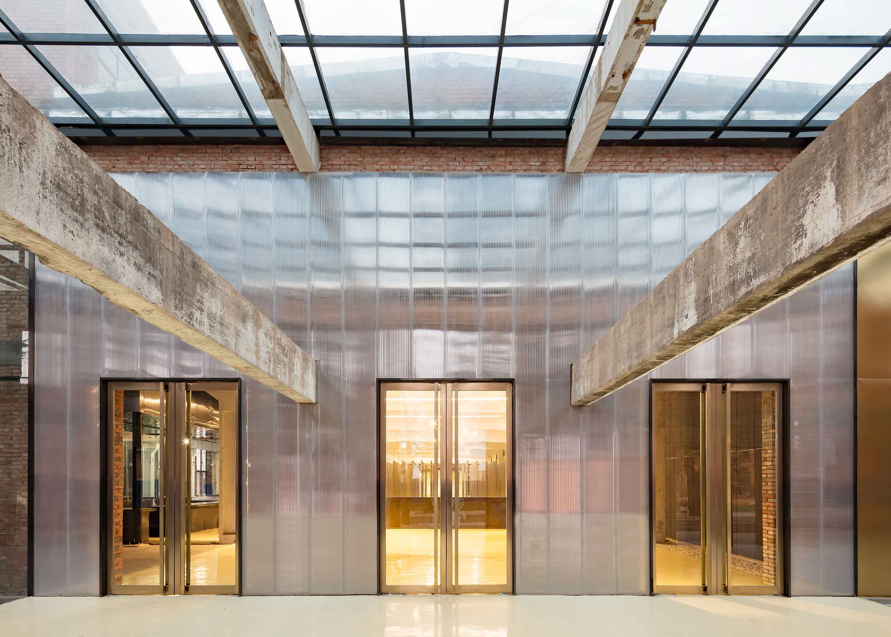 Beeld Valentin Racko, Re-veil, Changzhi - Superimpose