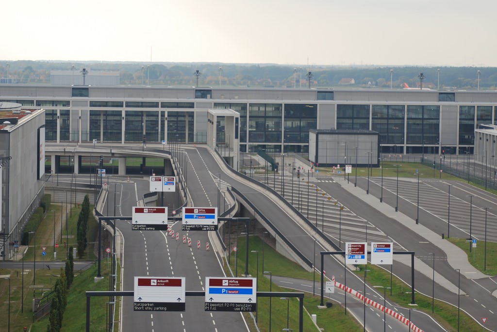 Vliegveld Berlijn is nog steeds niet open, maar wordt wel uitgebreid