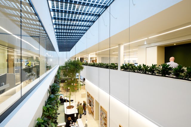 interieur nieuwbouw gemeentehuis Aalst-Waalre door Burobas