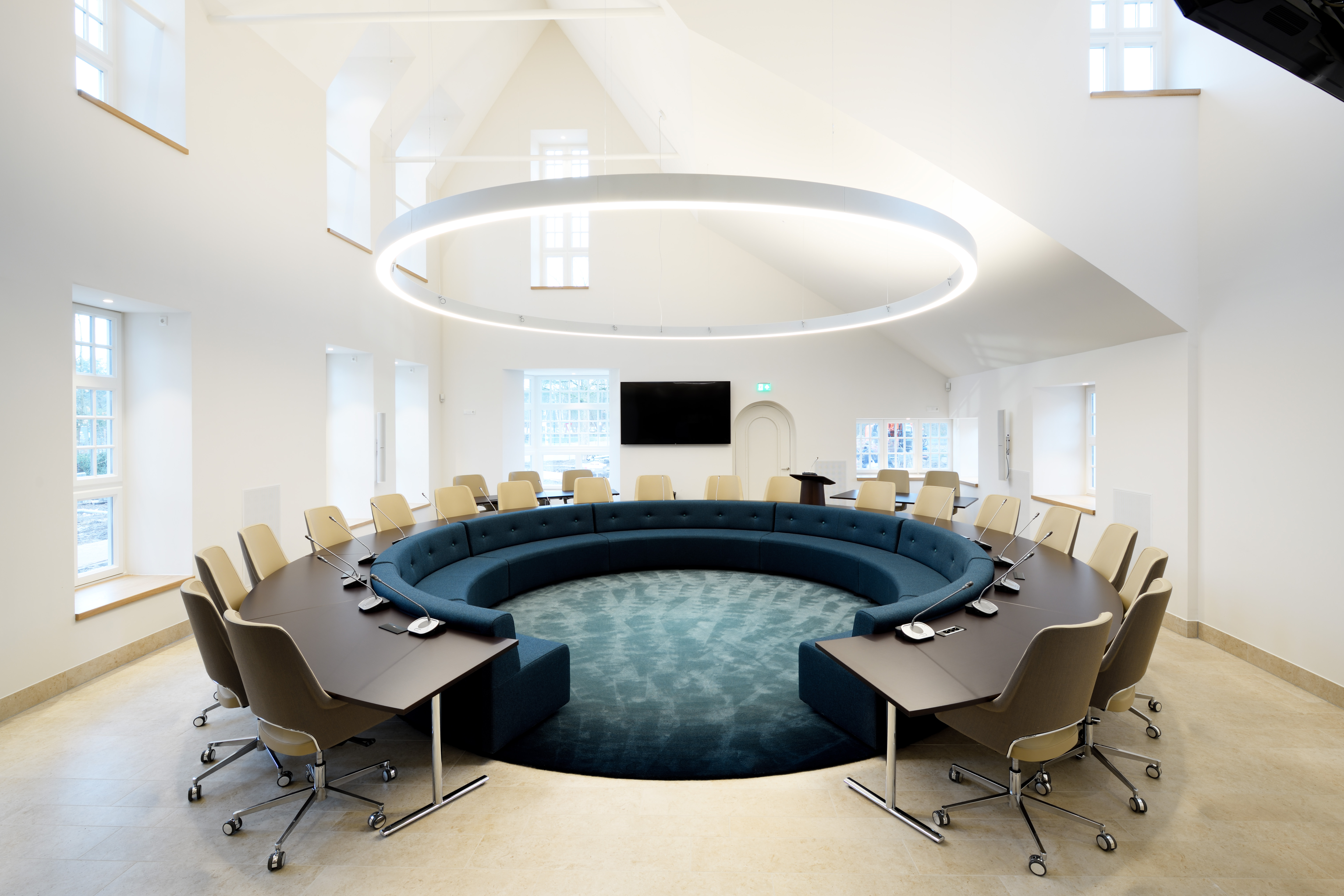 interieur nieuwbouw gemeentehuis Aalst-Waalre door Burobas