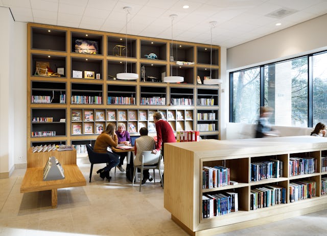 interieur nieuwbouw gemeentehuis Aalst-Waalre door Burobas