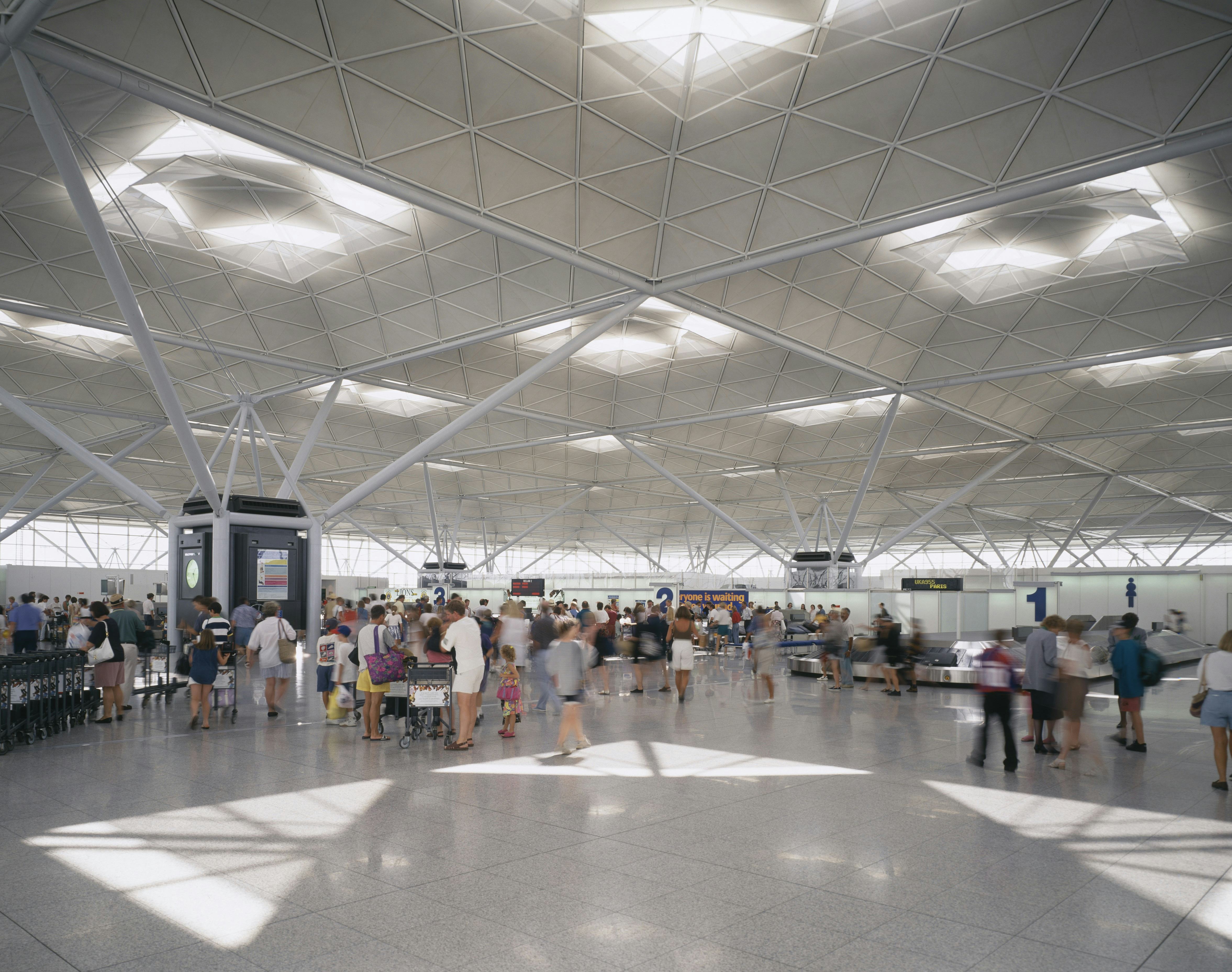 Stansted Airport door Foster + Partners. Beeld: Dennis Gilbert/VIEW