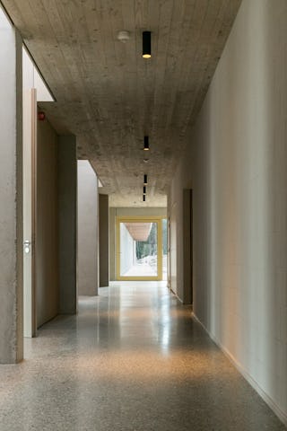 Beeld Van Hout, Crematorium, Lommel - a2o-architecten