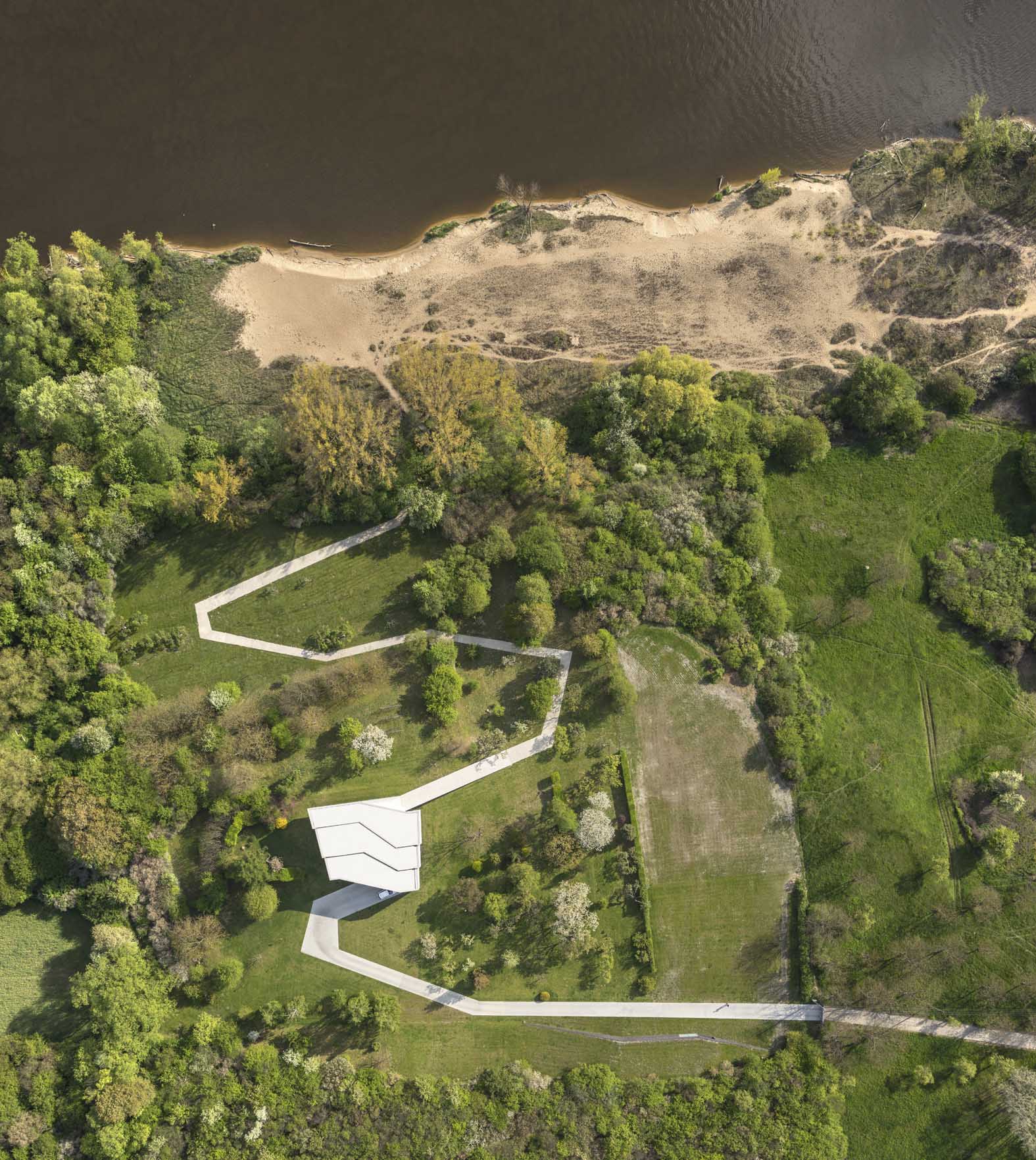 Beeld Jarosêaw Syrek, By The Way House, Polen - Robert Konieczny en KWK Promes team