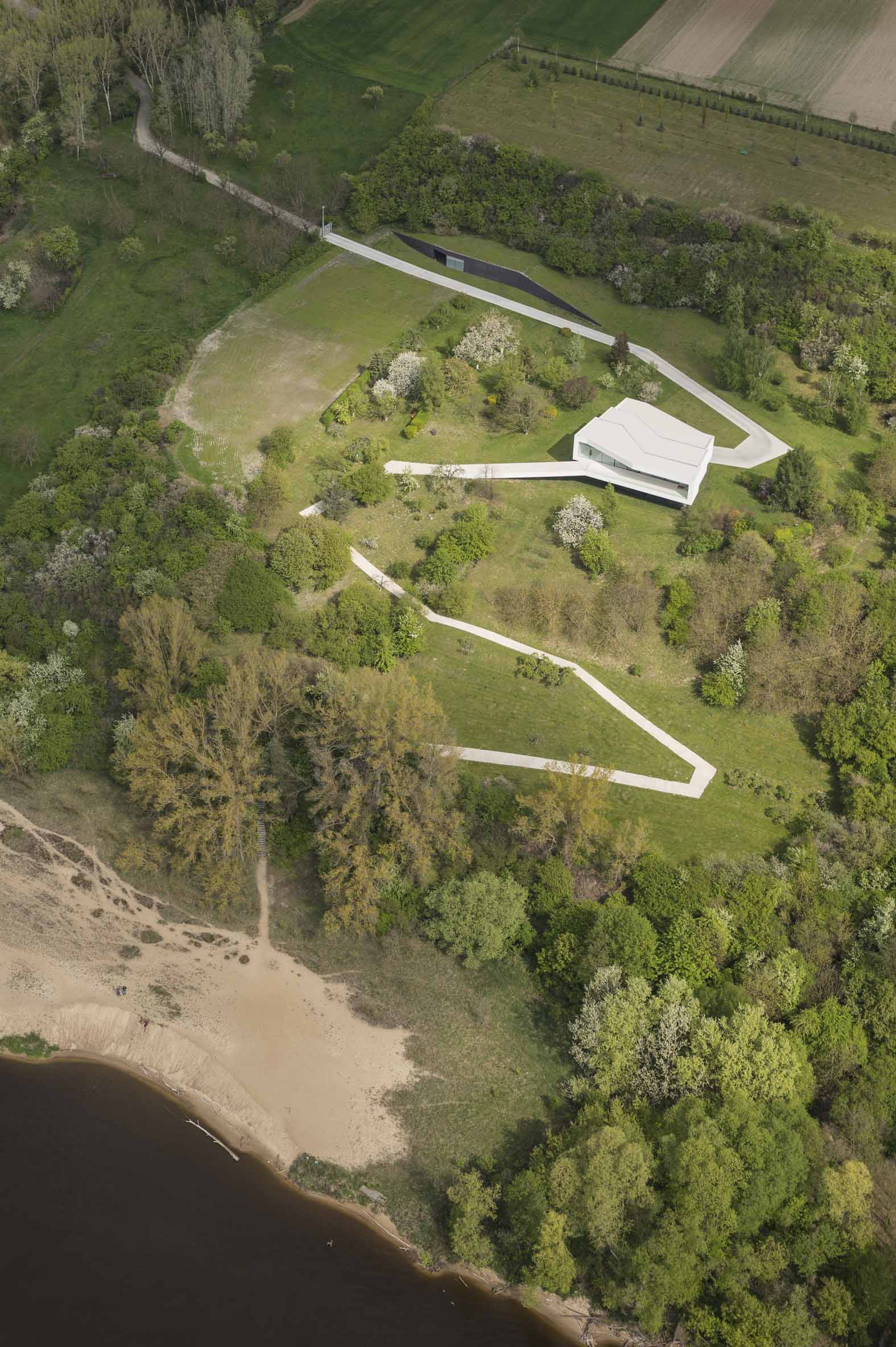 Beeld Jarosêaw Syrek, By The Way House, Polen - Robert Konieczny en KWK Promes team