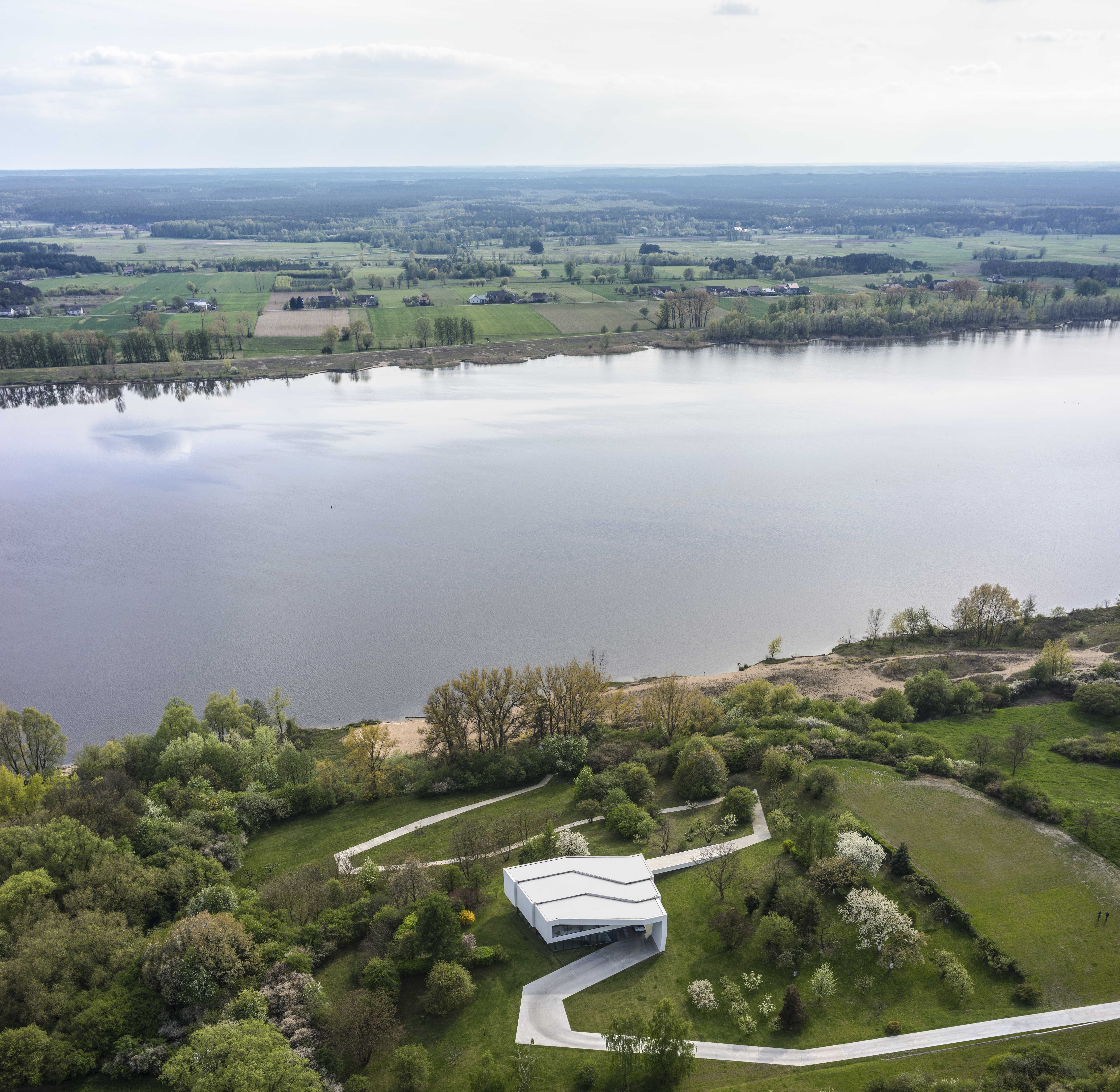 Beeld Jarosêaw Syrek, By The Way House, Polen - Robert Konieczny en KWK Promes team