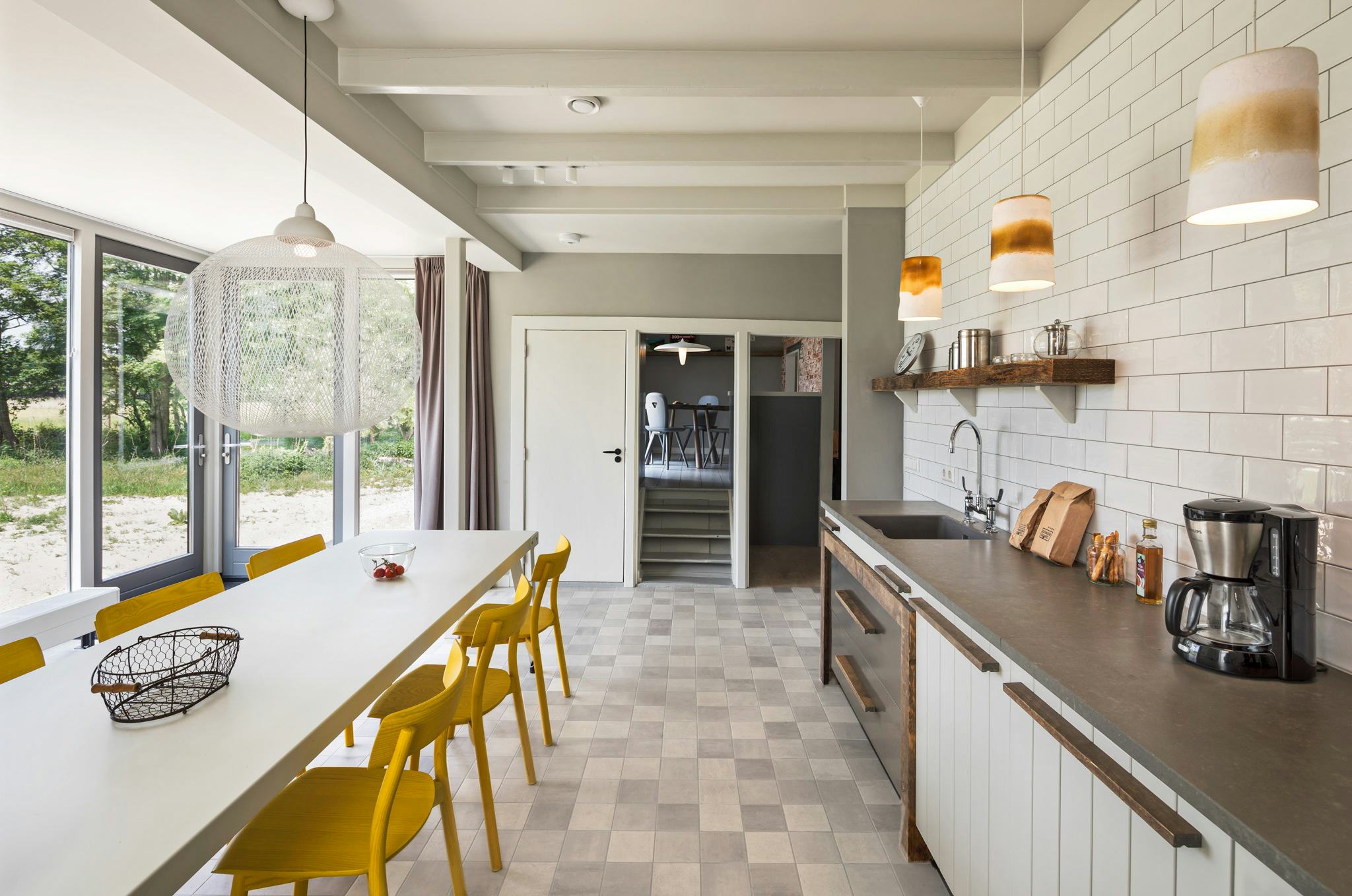 Keuken als middenpunt. Ontworpen door Workshop of Wonders exclusief voor Buitenleven Vakanties en geproduceerd door Houtwerk Hattem.