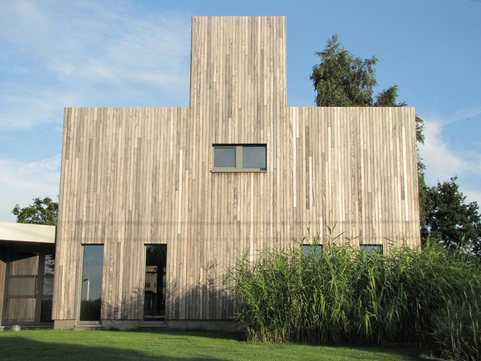 Ook voor vliesgevelplaten zijn er oplossingen voor bouwen op basis van het passiefhuis zoals bij dit prachtige passiefhuis met Kooltherm isolatie voor vliesgevels