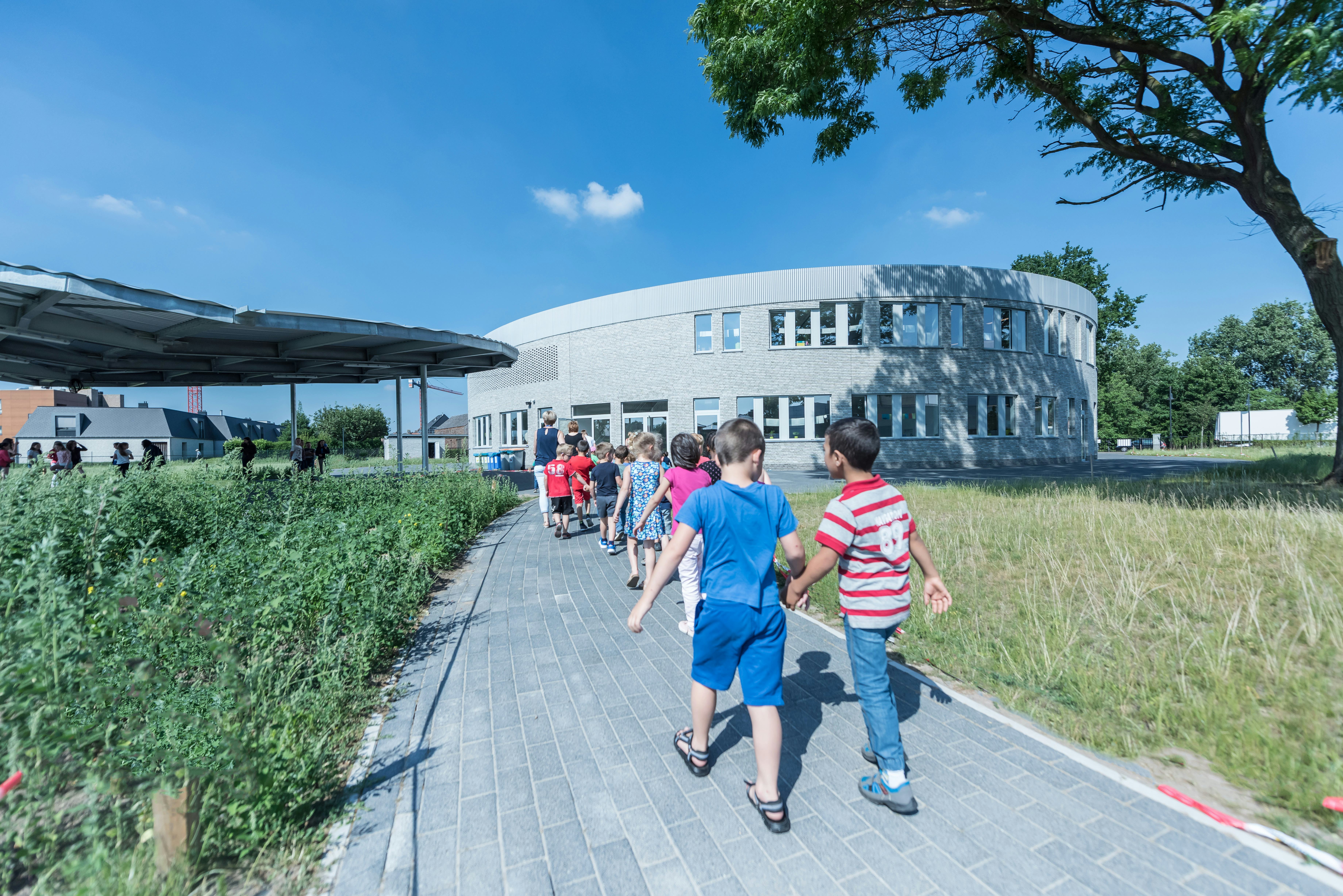 2e toegang tot school, naam fotograaf: Daan Dijkmeijer