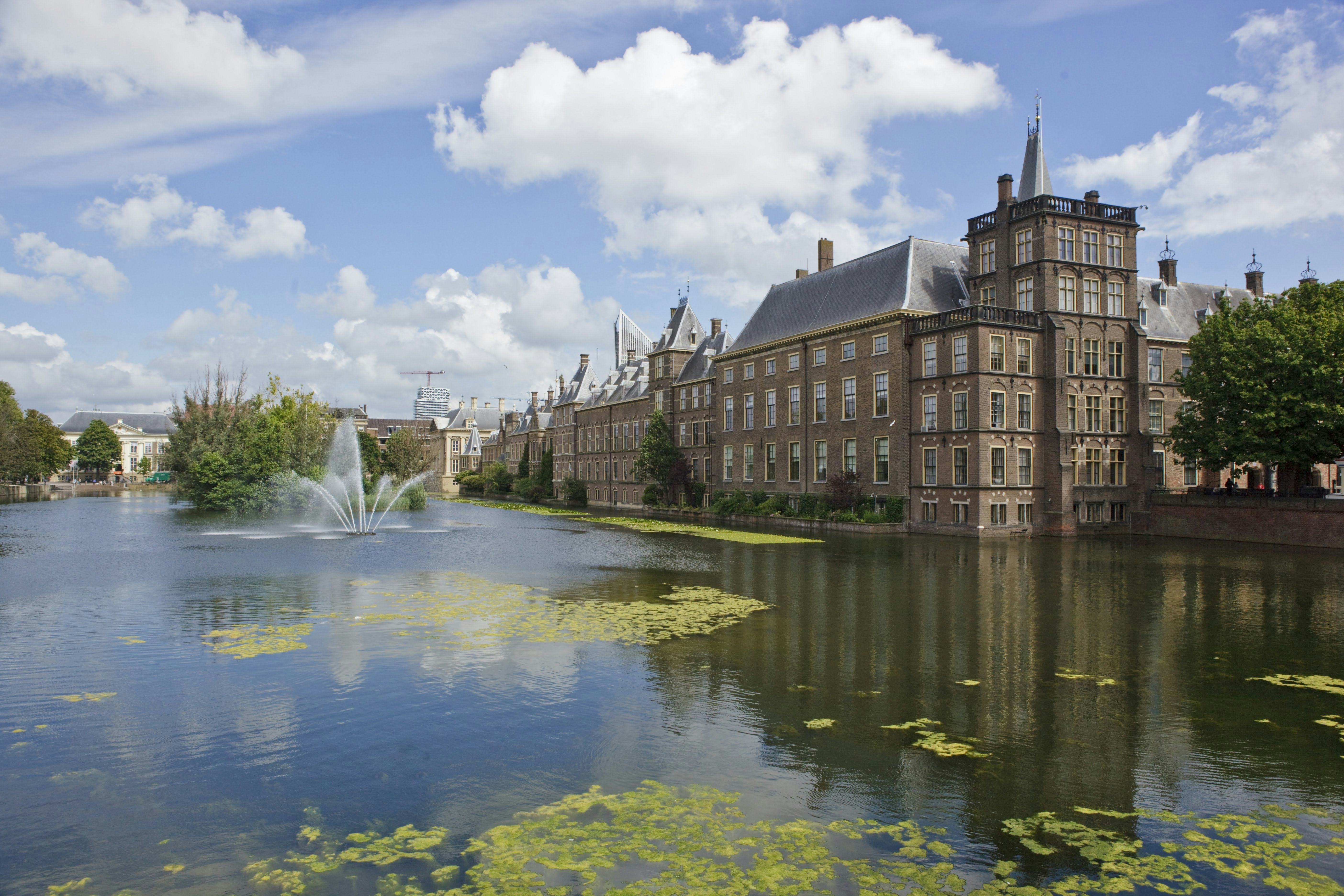 Kamer mort over schimmigheid rond extra kosten Binnenhof-renovatie