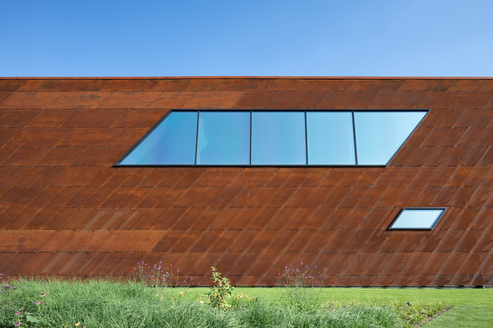 Trainingscomplex ‘1908’ Feyenoord Rotterdam door MoederscheimMoonen Architects, beeld Bart van Hoek