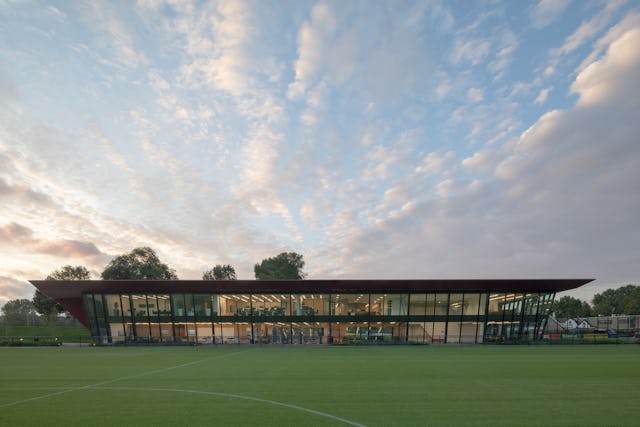 Trainingscomplex ‘1908’ Feyenoord Rotterdam door MoederscheimMoonen Architects, beeld Bart van Hoek