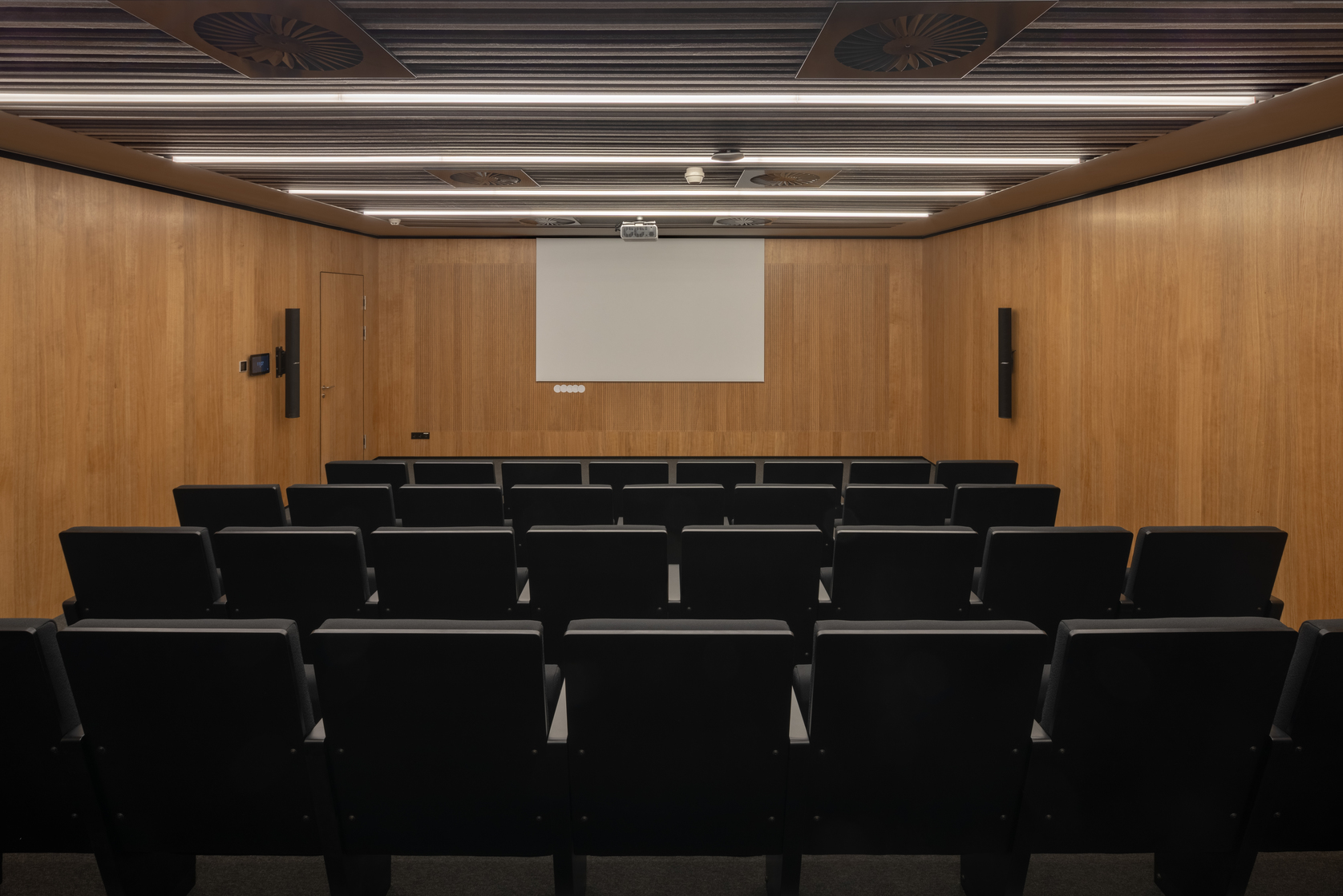 Trainingscomplex ‘1908’ Feyenoord Rotterdam door MoederscheimMoonen Architects, beeld Bart van Hoek