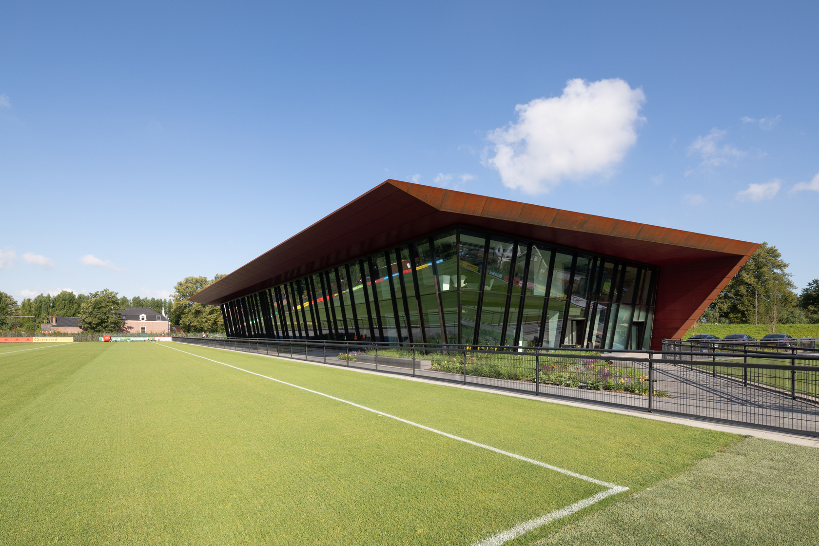 Trainingscomplex ‘1908’ Feyenoord Rotterdam door MoederscheimMoonen Architects, beeld Bart van Hoek