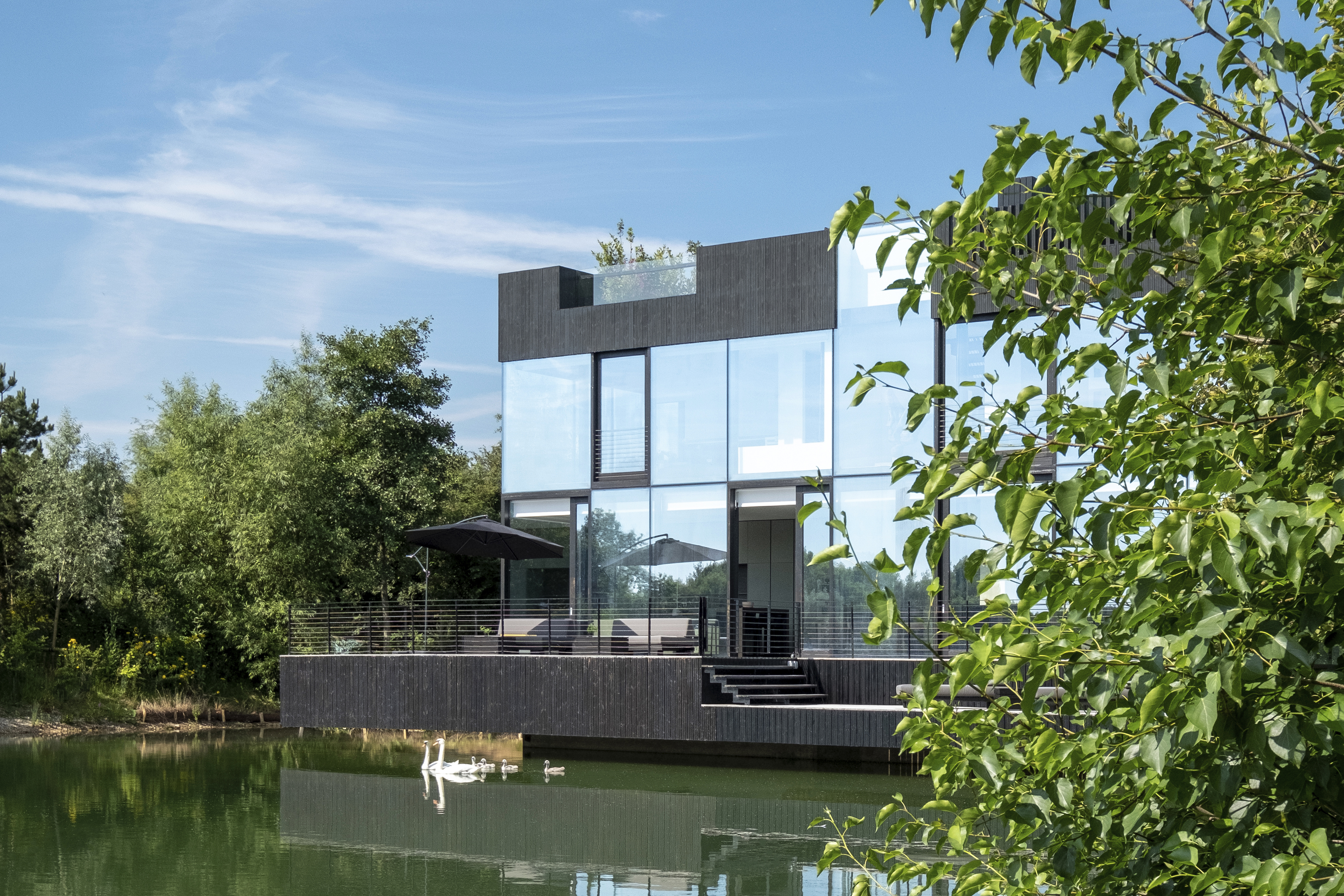 Villa in the Lake, Lechlade (UK) - Mecanoo. Beeld Blue Sky Images