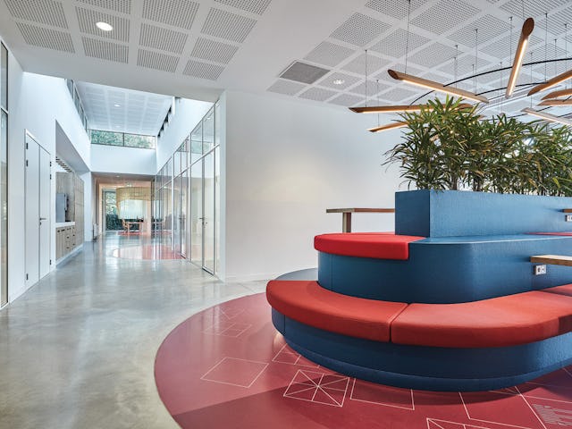 Lange zichtlijnen geven het ontwerp een aangename, overzichtelijke sfeer. Beeld Jeroen van der Wielen