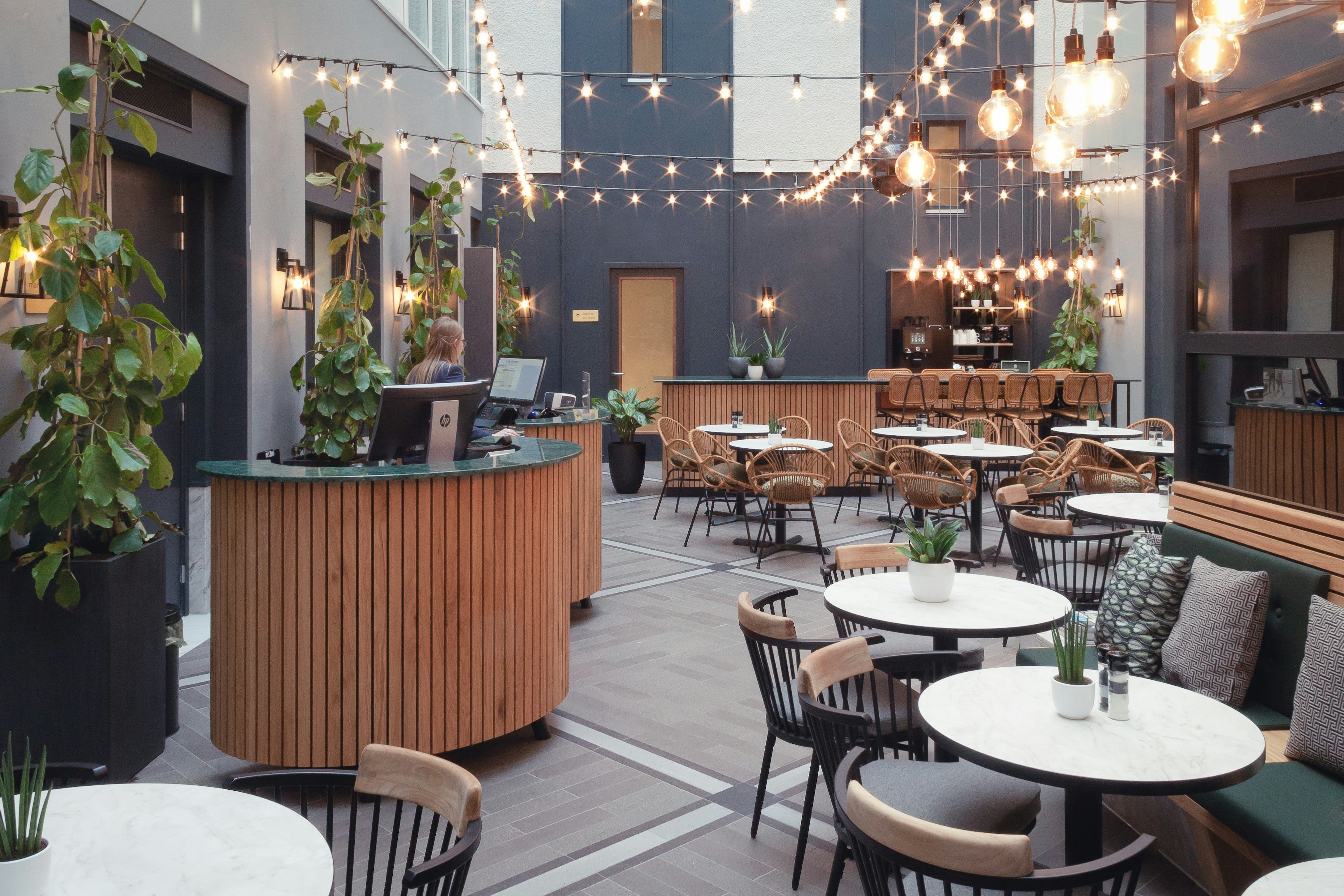 Staybridge Den Haag - Mulderblauw. beeld Muriel Janssen_02