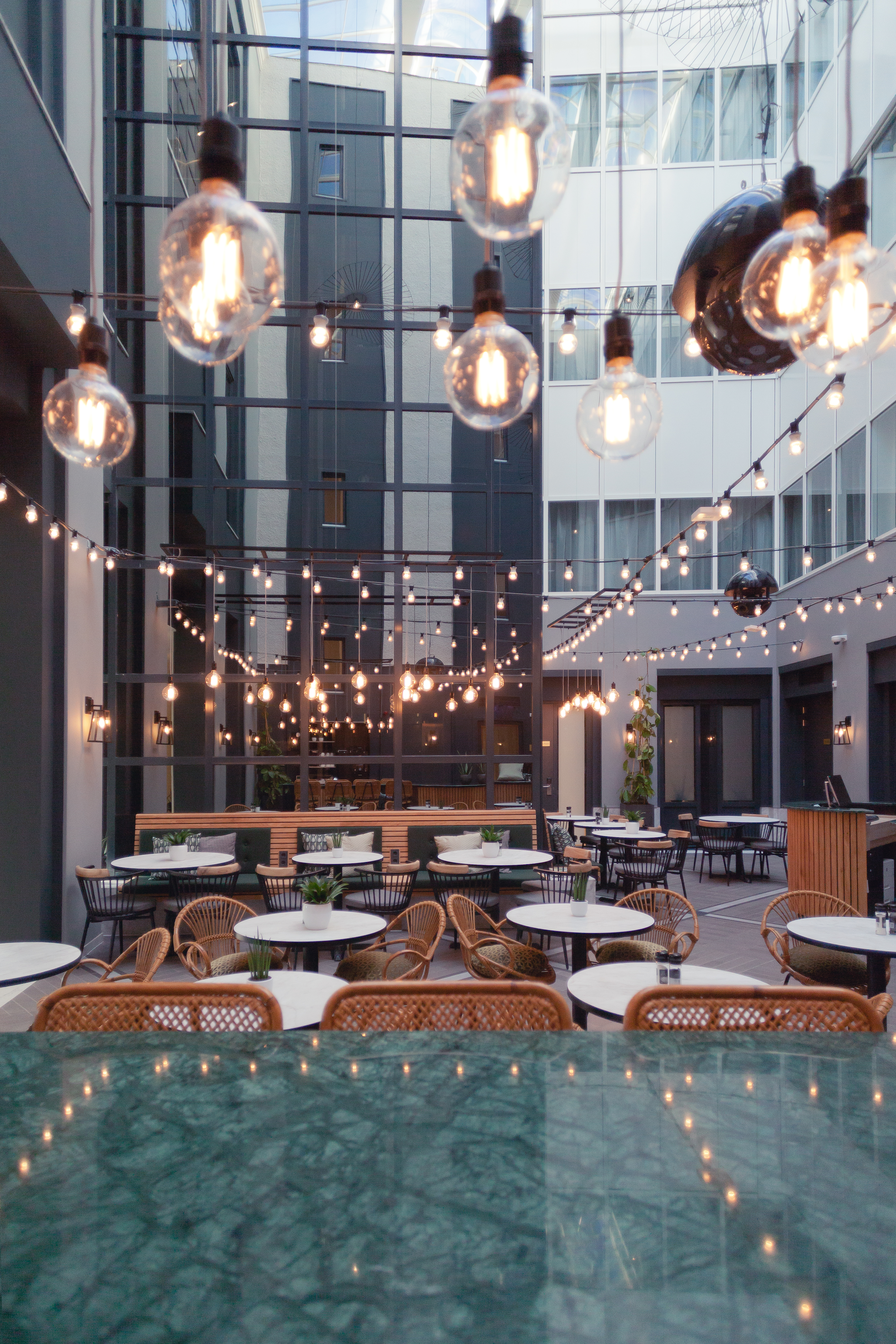 Staybridge Den Haag - Mulderblauw. beeld Muriel Janssen