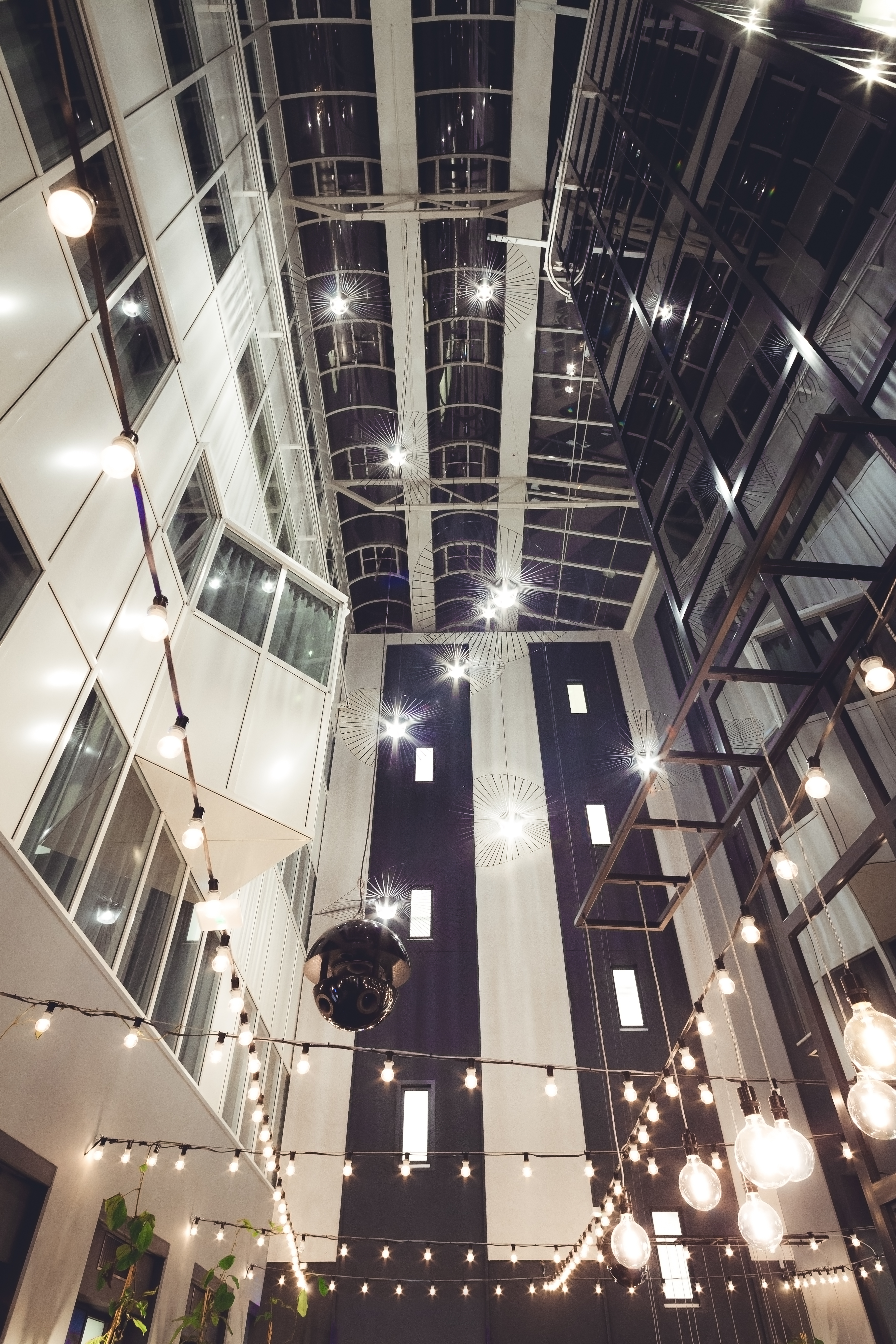 Staybridge Den Haag - Mulderblauw. beeld Muriel Janssen