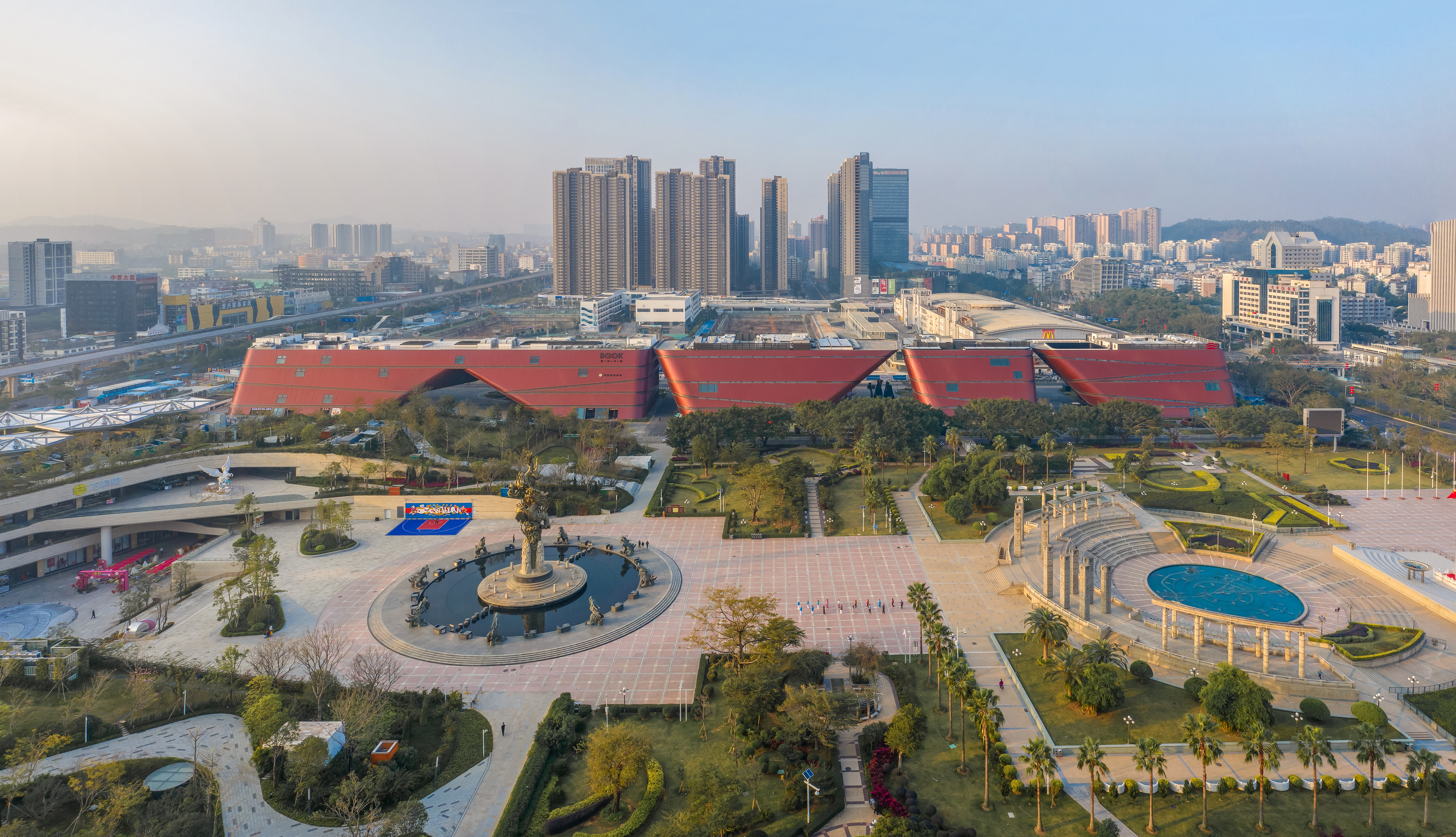 Longgang Cultural Centre in Shenzhen (China) door Mecanoo, beeld Zhang Chao