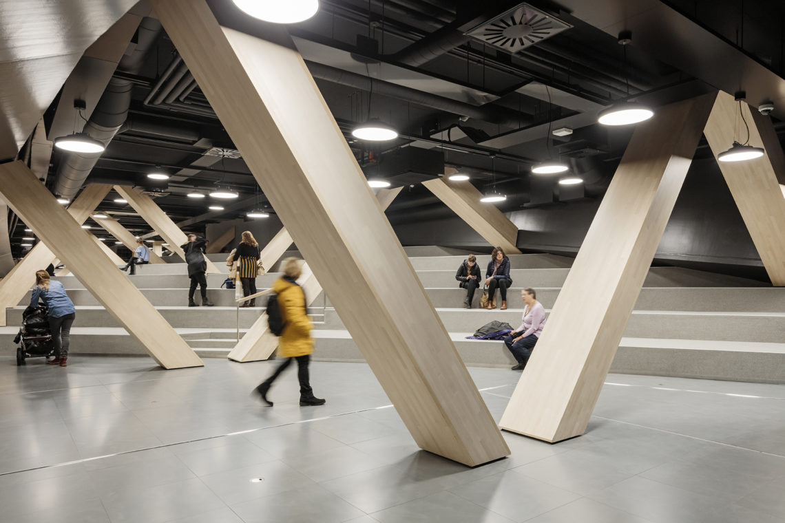 Middenverdieping. Central Library Oodi. Helsinki door ALA Architects. Beeld Tuomas Uusheimo
