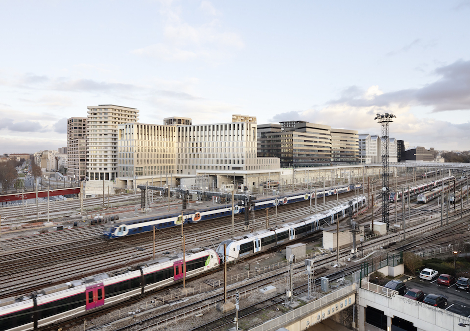 Green Office® ENJOY in Parijs door Baumschlager Eberle Architekten en SCAPE, beeld Luc Boegly