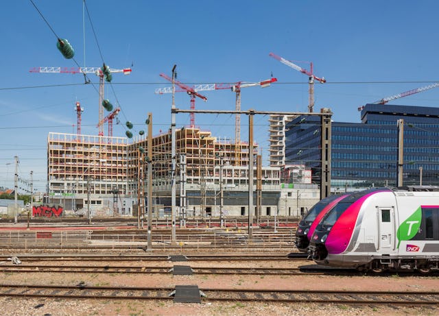 Green Office® ENJOY in Parijs door Baumschlager Eberle Architekten en SCAPE, beeld Luc Boegly