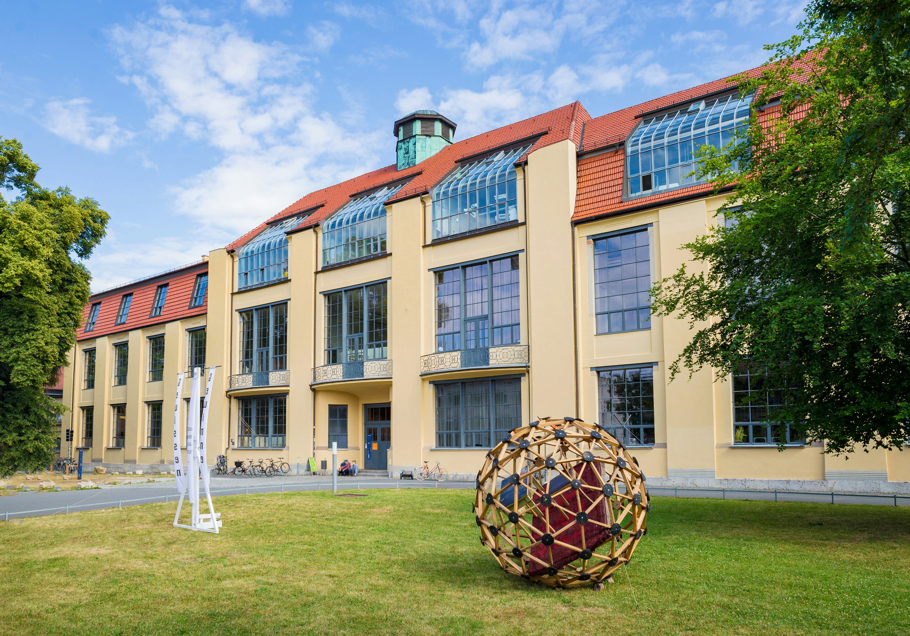 Hoofdgebouw van de Bauhaus Universität in Weimar door Henry Van de Velde, beeld Shutterstock