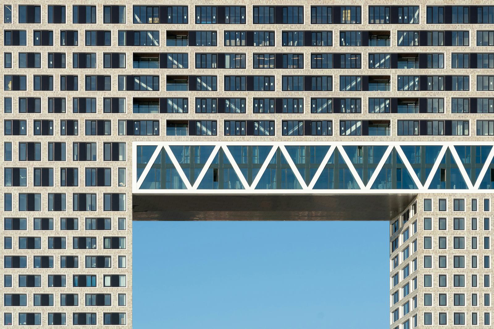 SELECT Brugconstructie boven de Houthavens: Pontsteiger in Amsterdam door Arons en Gelauff architecten