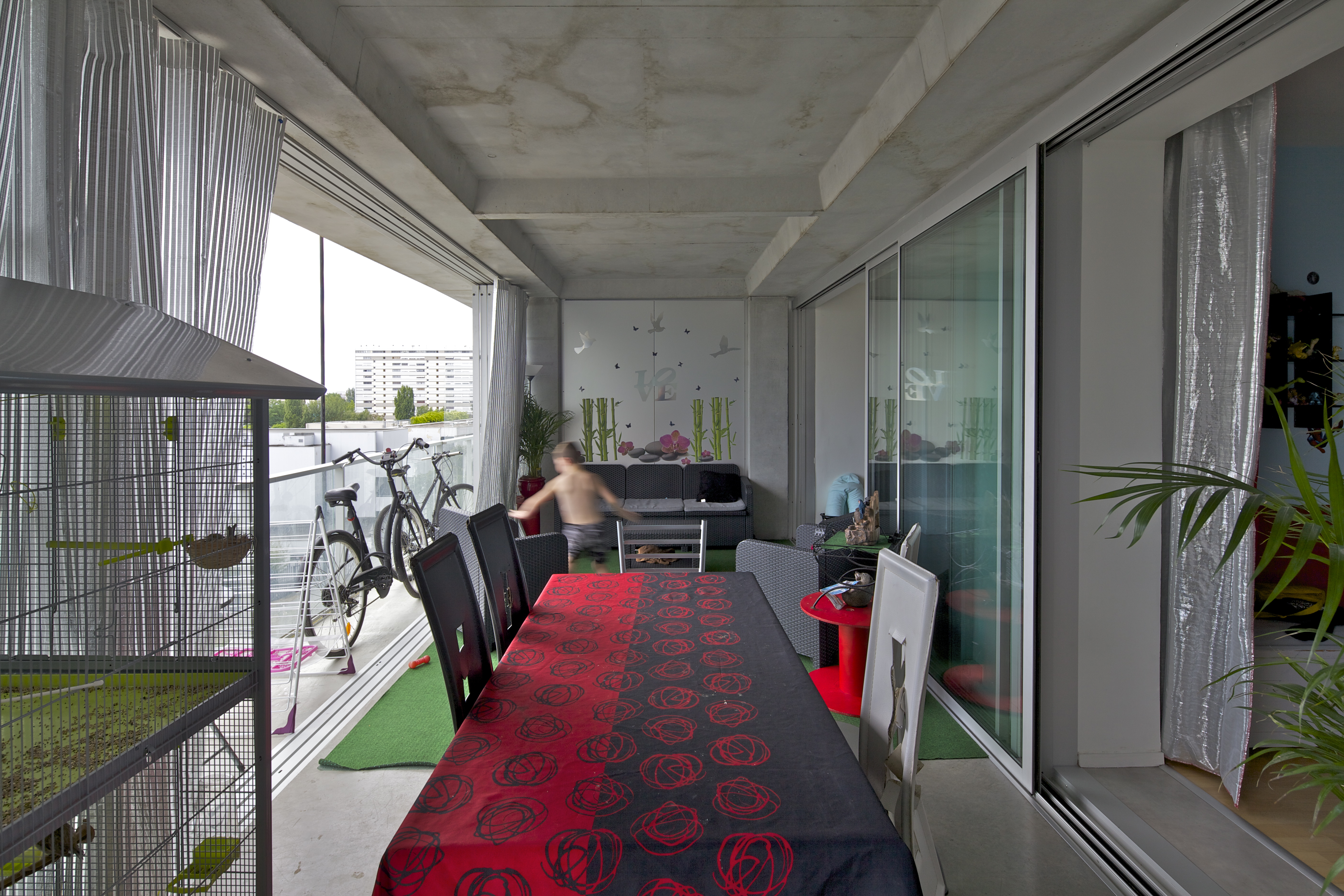 Transformatie van 530 woningen in Grand Parc Bordeaux door Lacaton & Vassal architectes, Frédéric Druot Architecture en Christophe Hutin Architecture, beeld Philippe Ruault