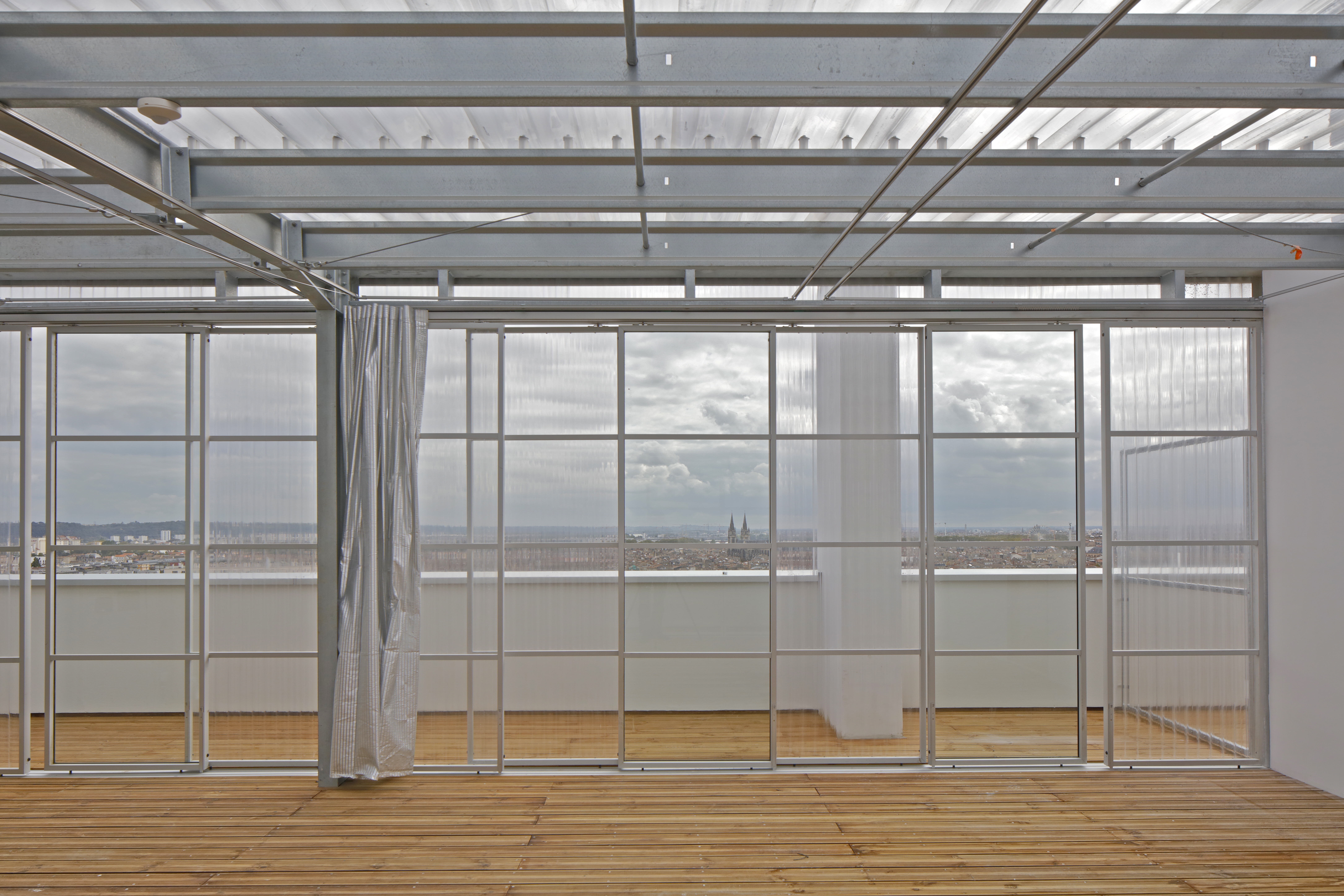 Transformatie van 530 woningen in Grand Parc Bordeaux door Lacaton & Vassal architectes, Frédéric Druot Architecture en Christophe Hutin Architecture, beeld Philippe Ruault