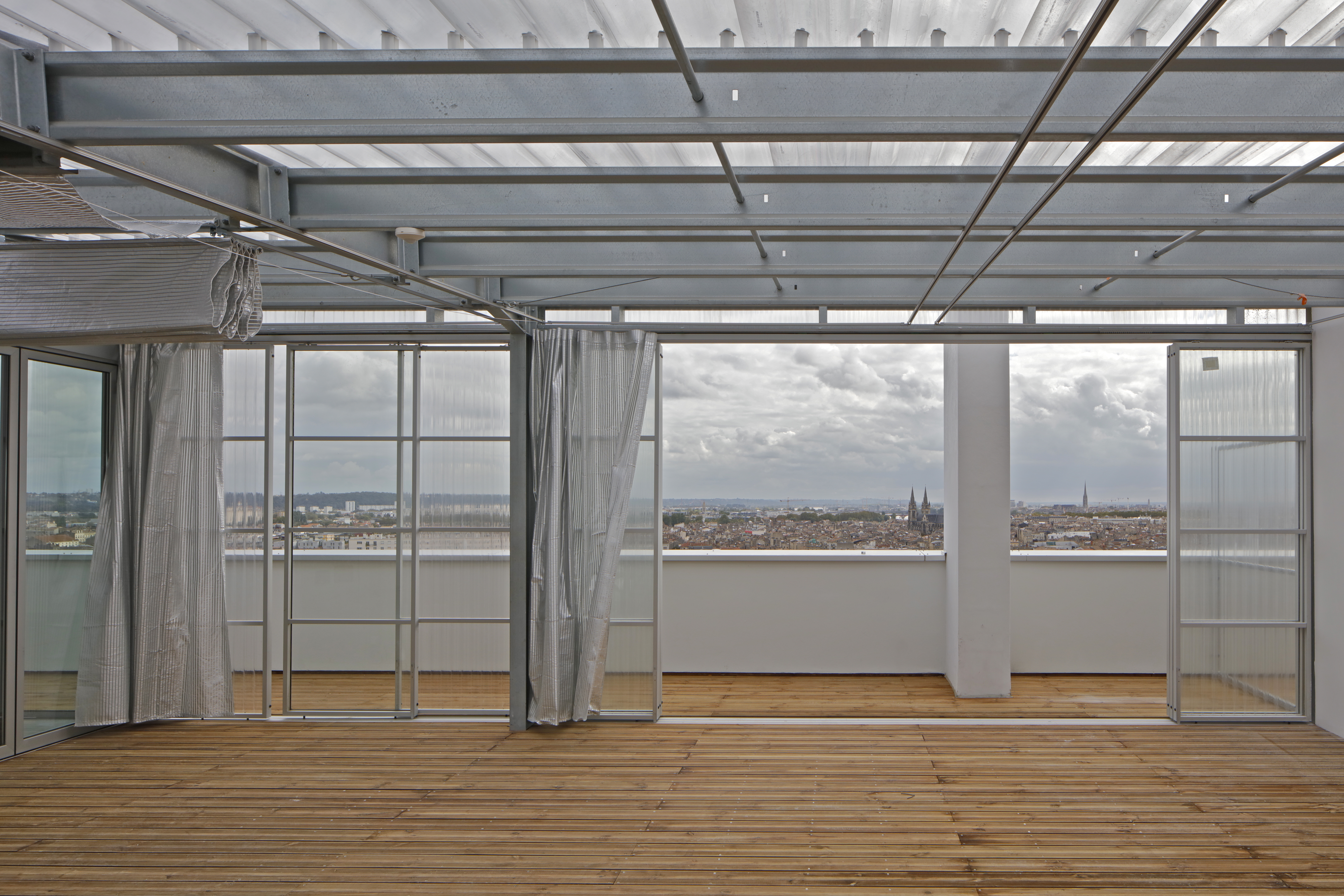 Transformatie van 530 woningen in Grand Parc Bordeaux door Lacaton & Vassal architectes, Frédéric Druot Architecture en Christophe Hutin Architecture, beeld Philippe Ruault