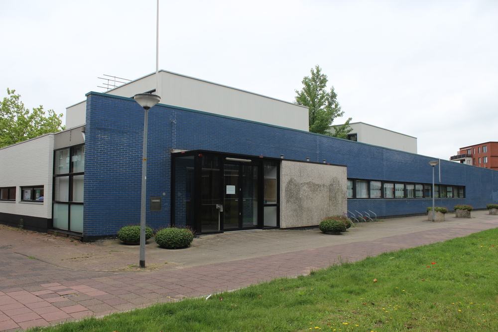 Het politiebureau in Almere door OMA is uitgeroepen tot gemeentelijk monument. Beeld: OMA